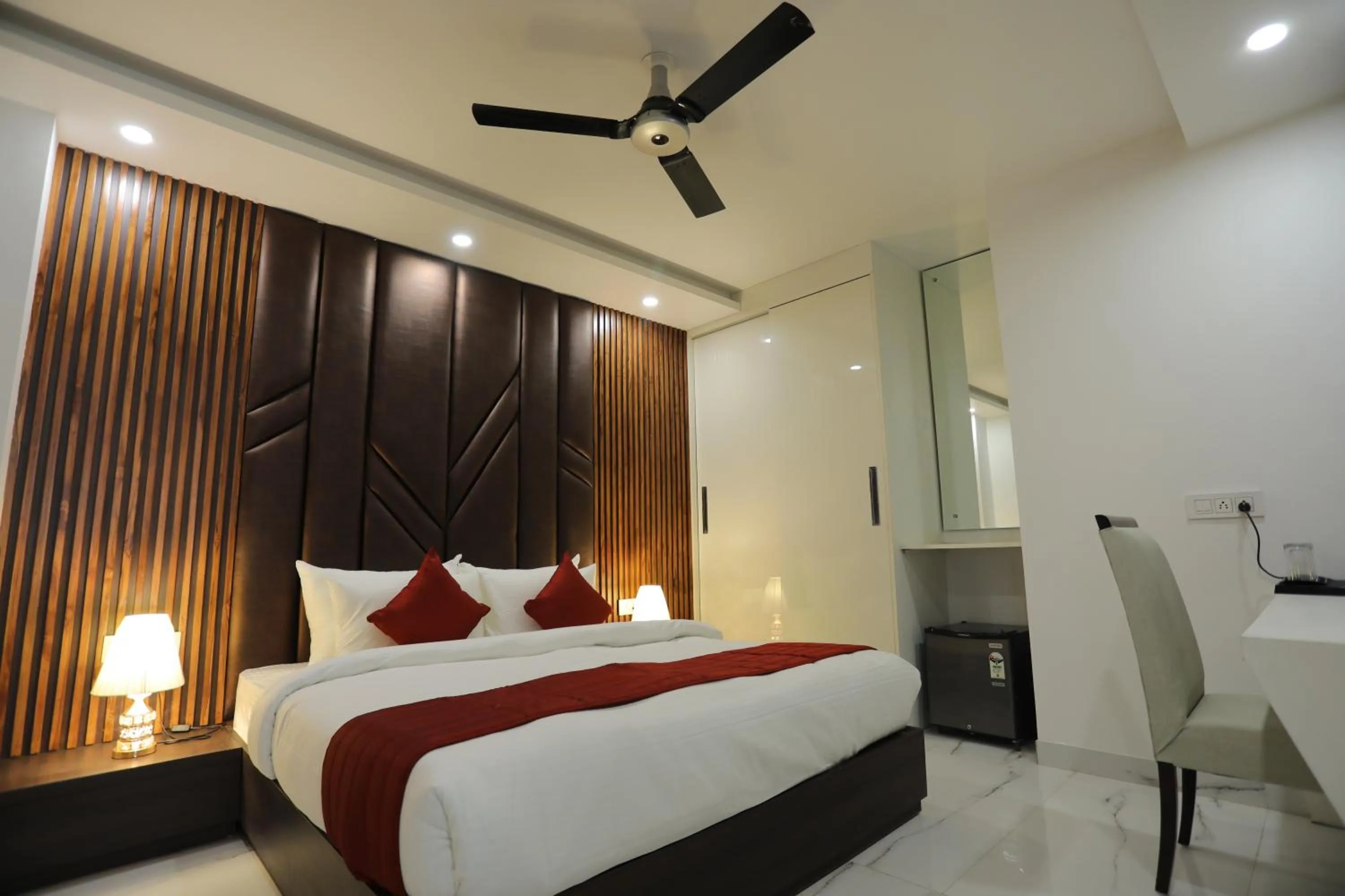 Bed in Hotel Keshav Residency - Medicity Gurugram, near Medanta Hospital