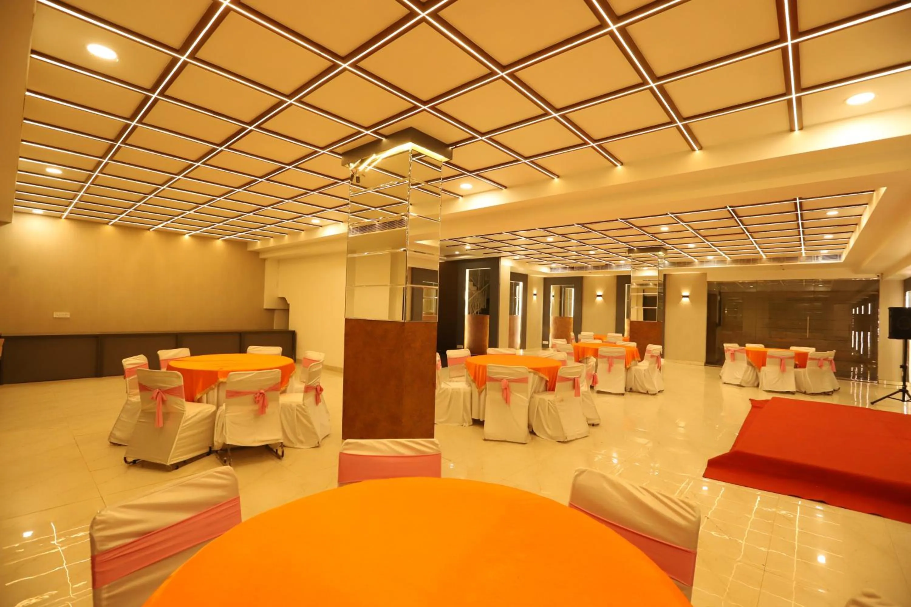 Restaurant/places to eat in Hotel Keshav Residency - Medicity Gurugram, near Medanta Hospital