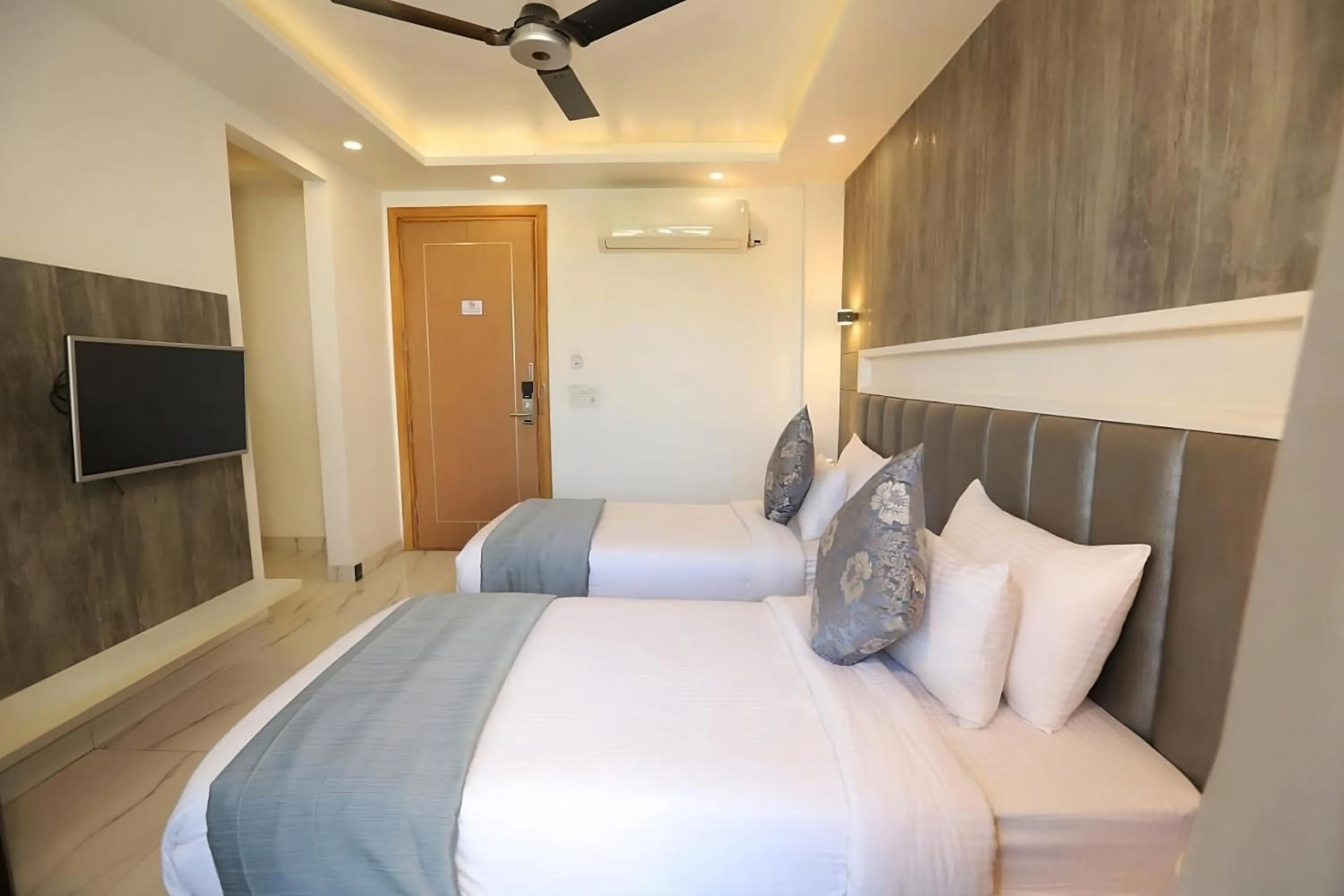 Bed in Hotel Keshav Residency - Medicity Gurugram, near Medanta Hospital