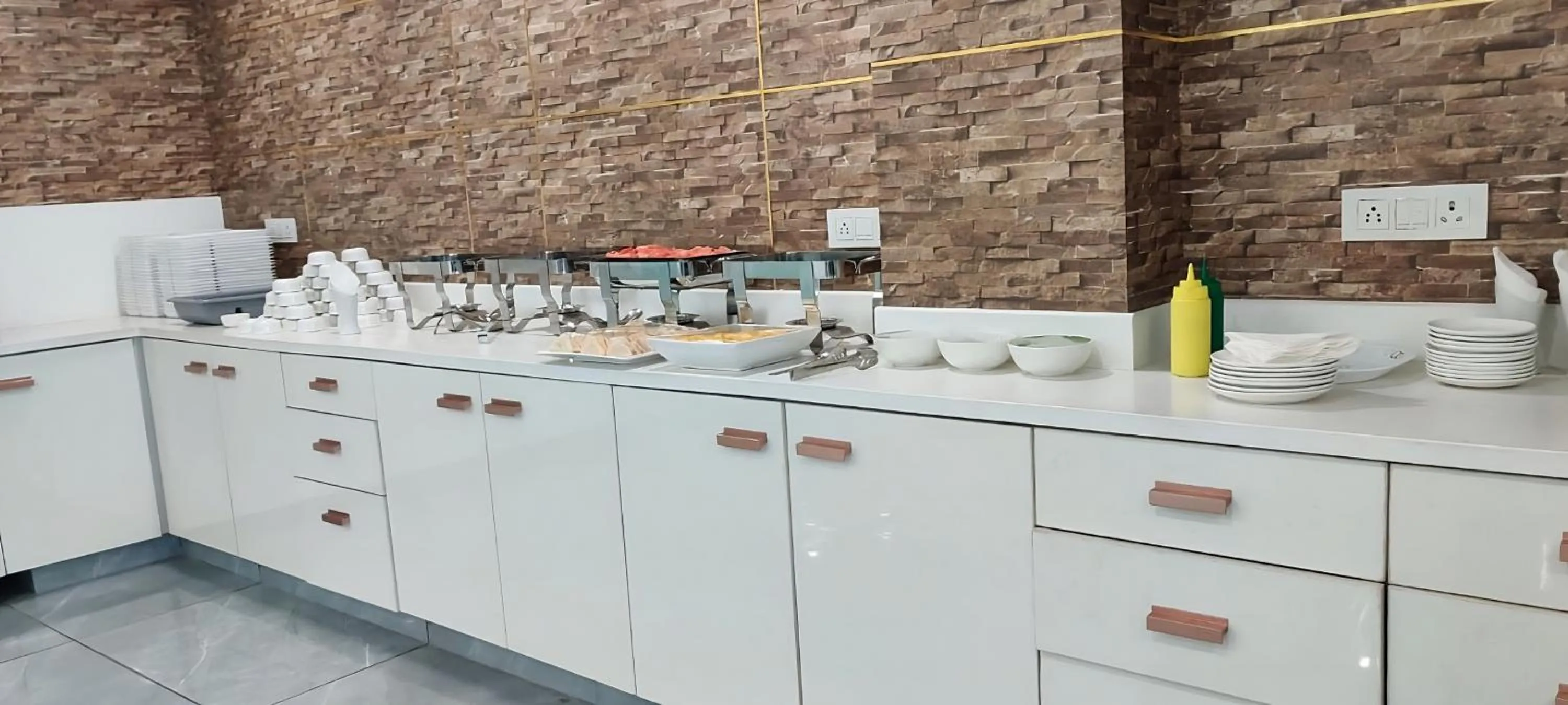 Hotel Keshav Residency - Medicity Gurugram, near Medanta Hospital