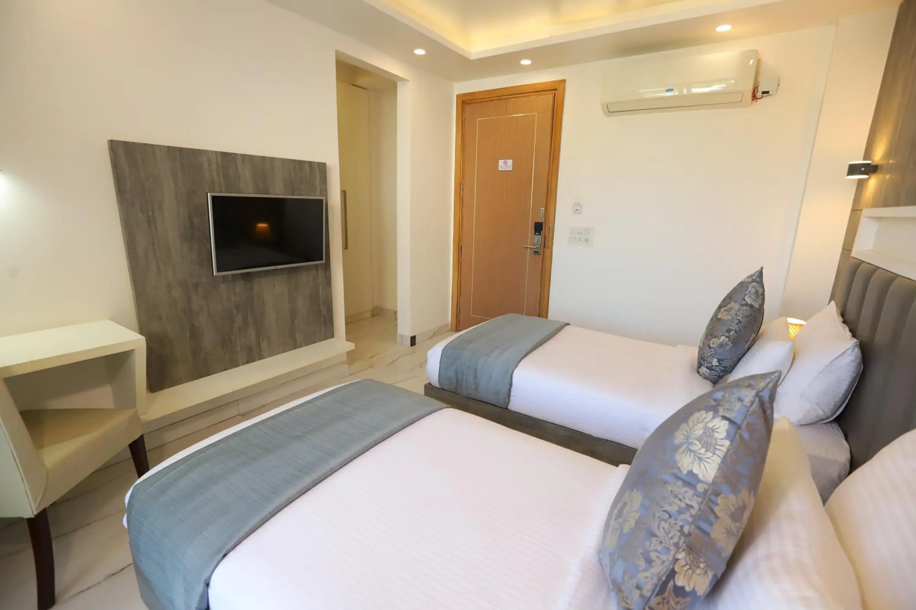 Bed in Hotel Keshav Residency - Medicity Gurugram, near Medanta Hospital, Pure Vegetarian Bed in Hotel Keshav Residency - Medicity Gurugram, near Medanta Hospital, Pure Vegetarian