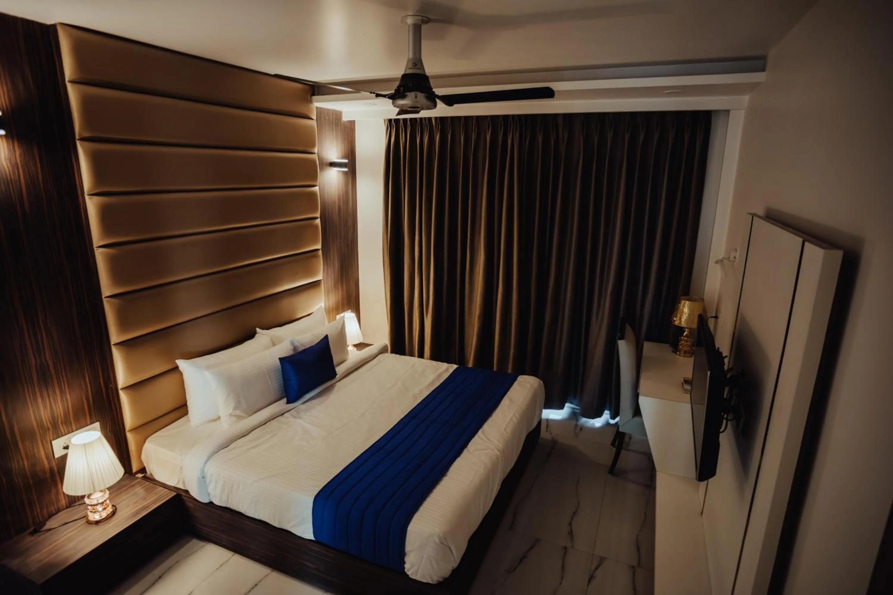 Bed in Hotel Keshav Residency - Medicity Gurugram, near Medanta Hospital