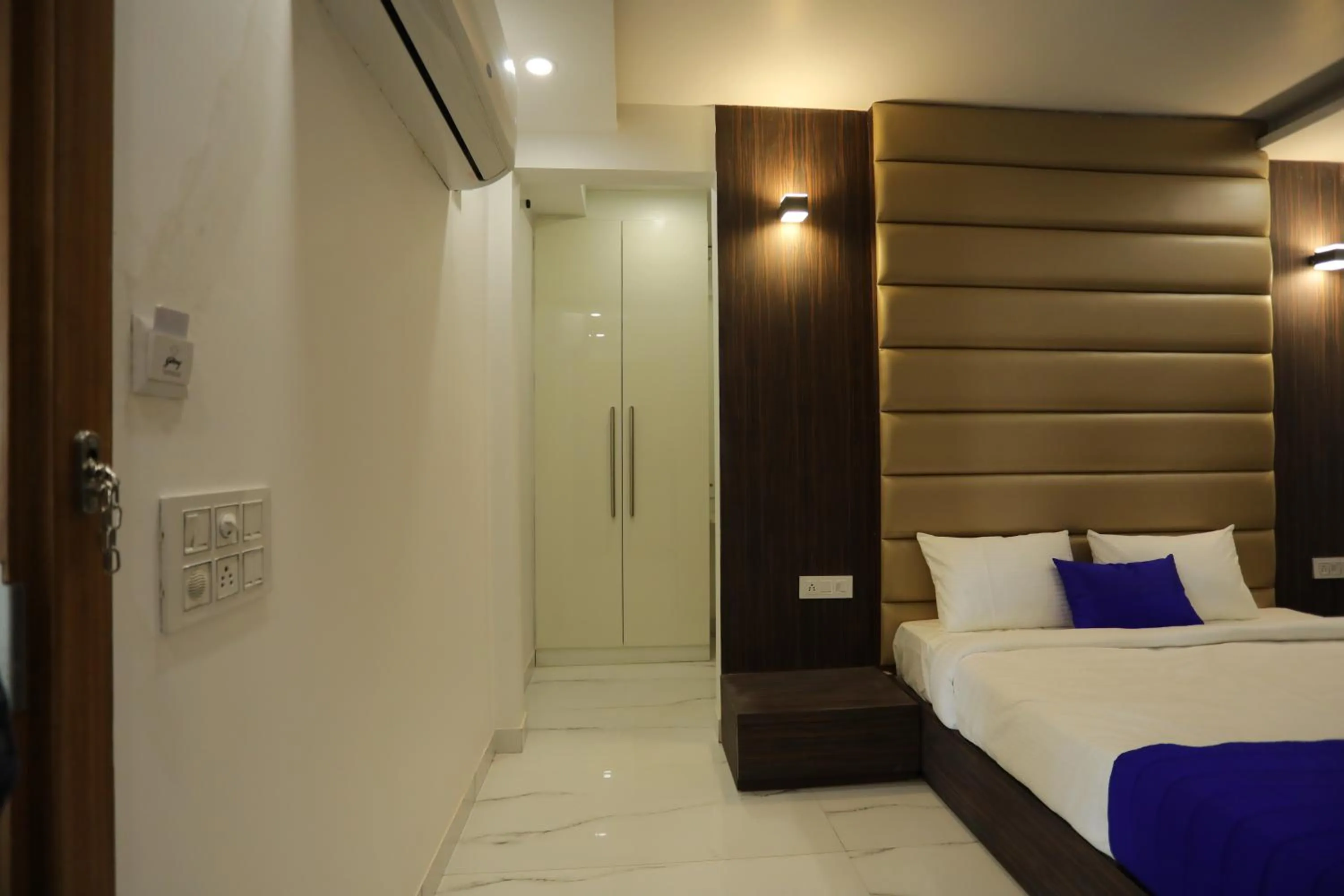 Bed in Hotel Keshav Residency - Medicity Gurugram, near Medanta Hospital