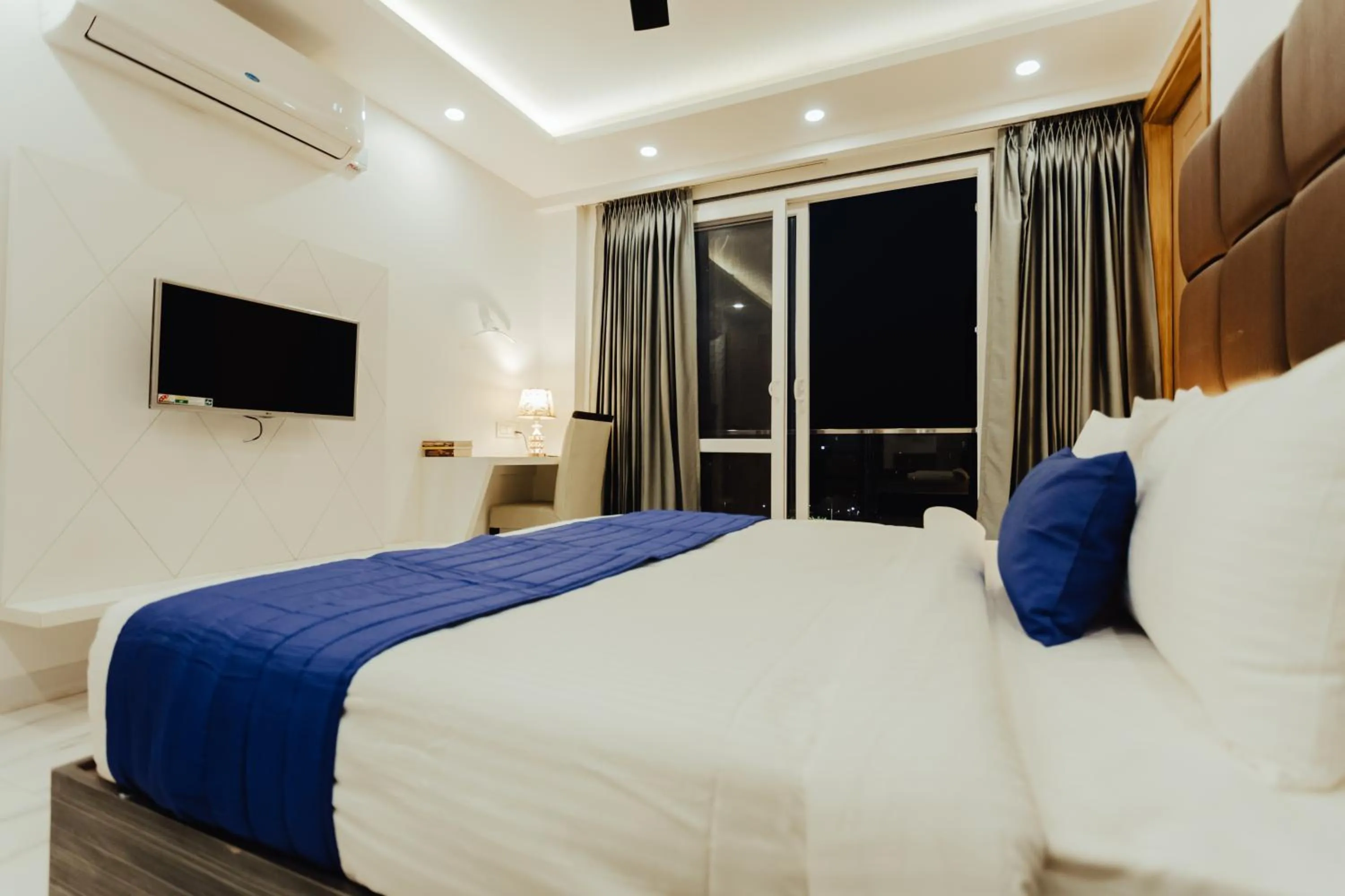 Bed in Hotel Keshav Residency - Medicity Gurugram, near Medanta Hospital