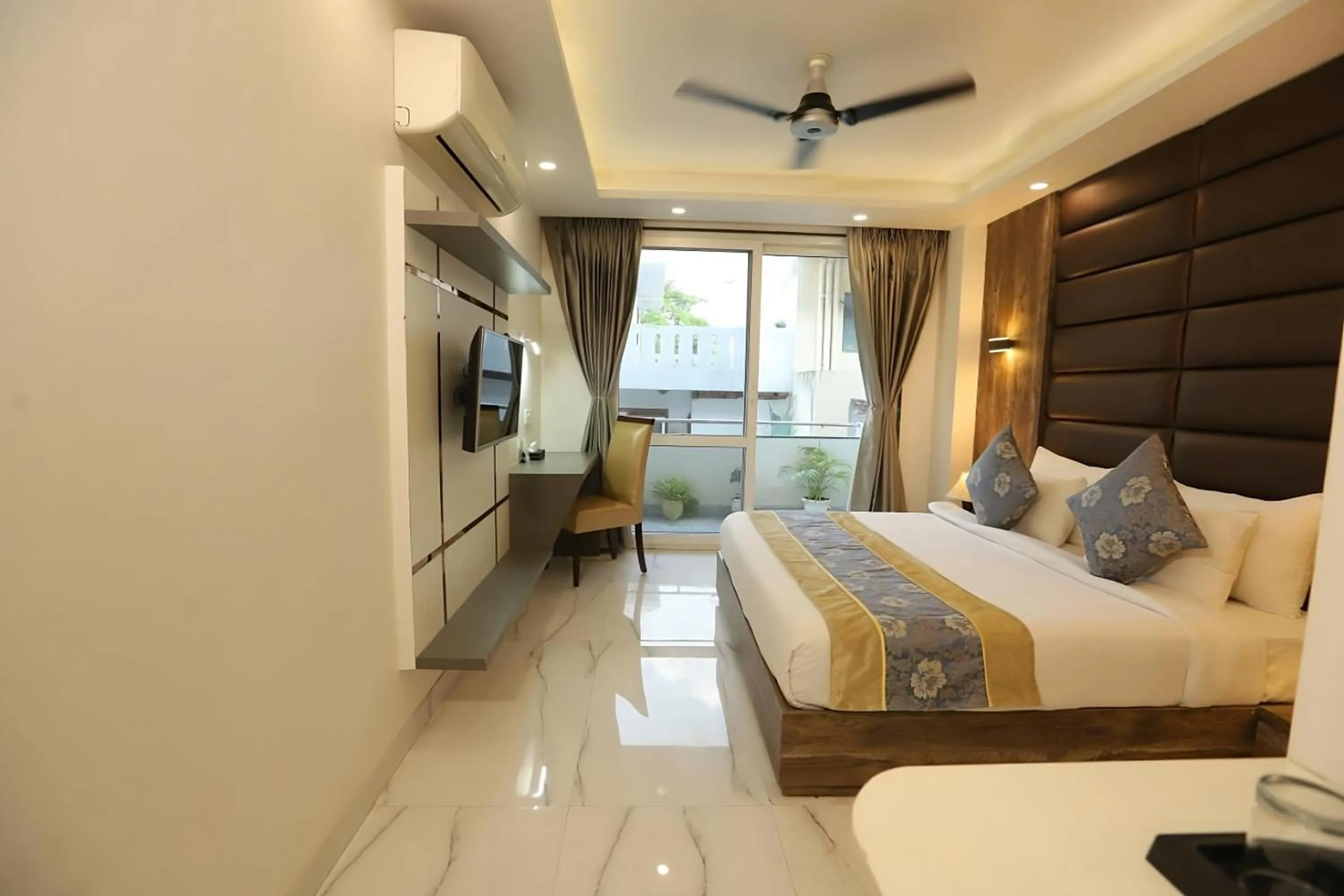 Bed in Hotel Keshav Residency - Medicity Gurugram, near Medanta Hospital