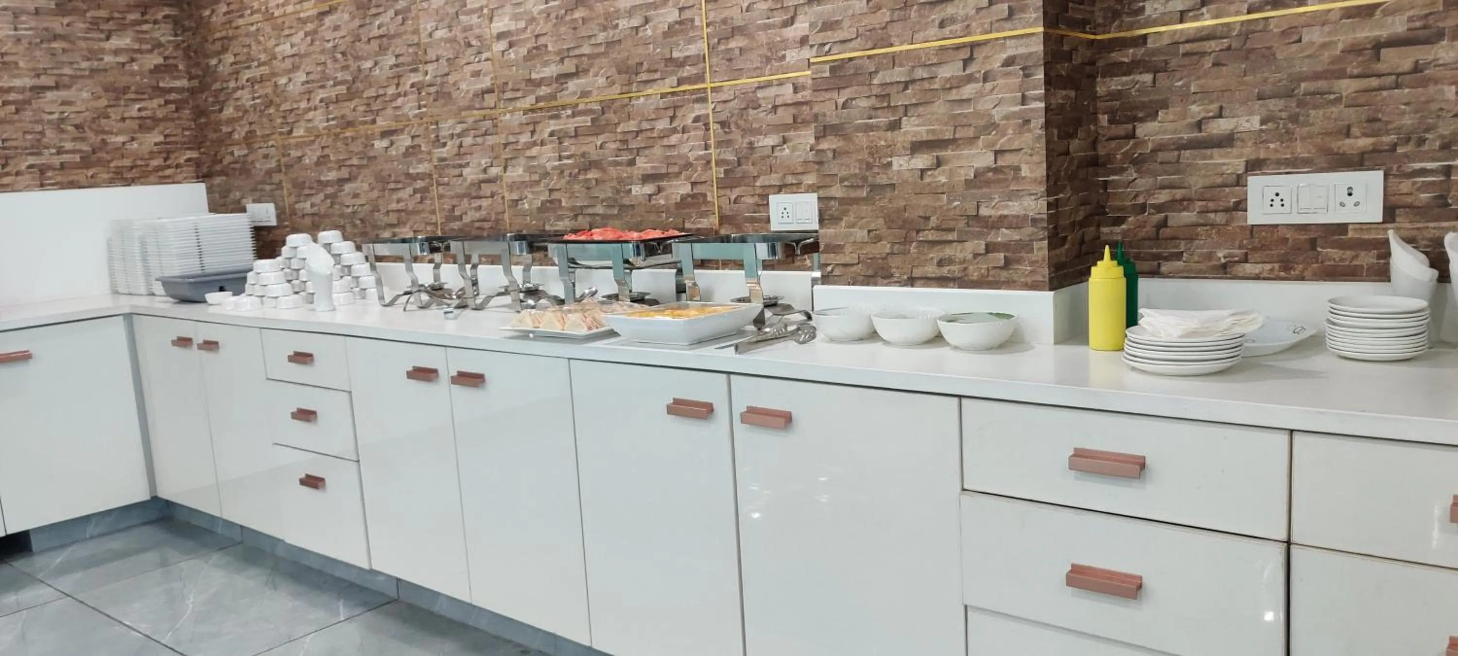 Hotel Keshav Residency - Medicity Gurugram, near Medanta Hospital