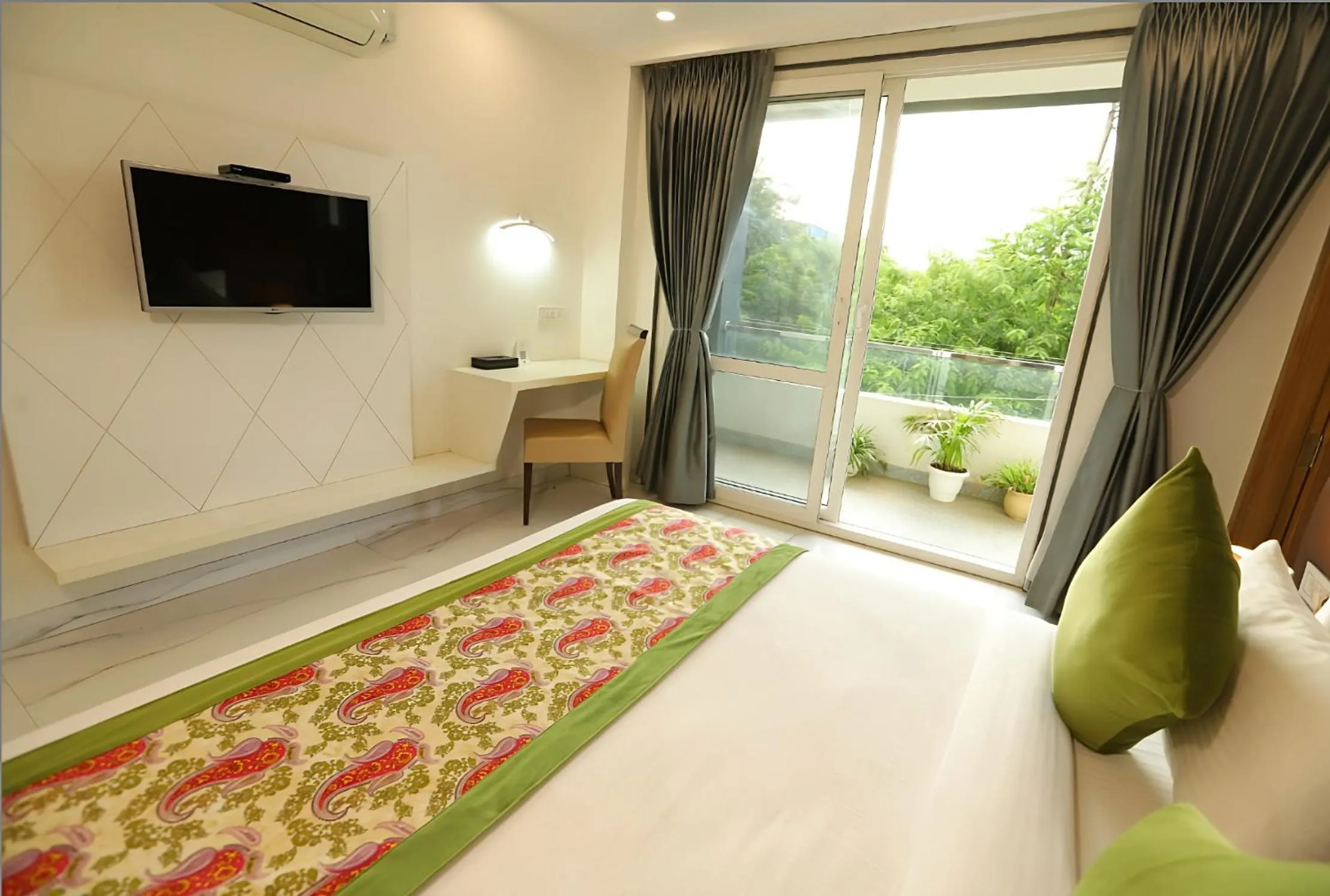 Bed in Hotel Keshav Residency - Medicity Gurugram, near Medanta Hospital