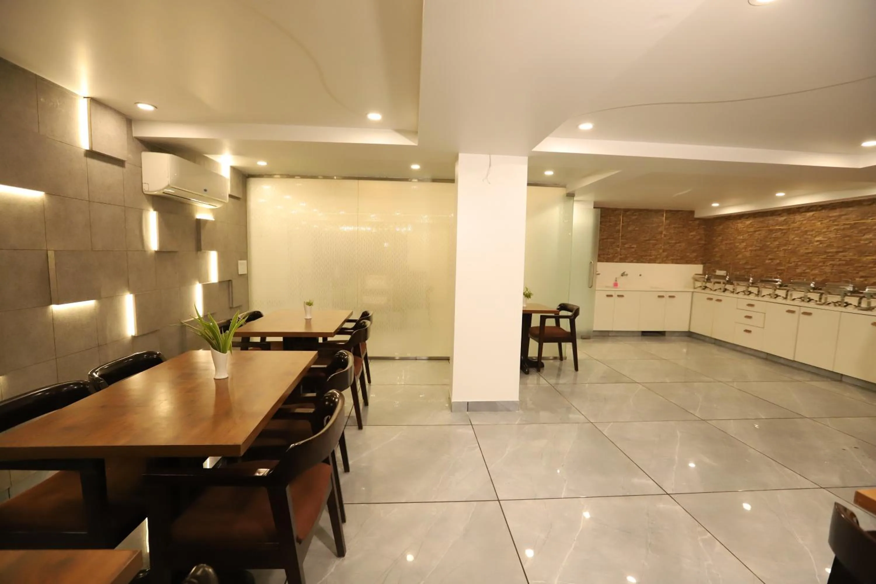 Lounge or bar in Hotel Keshav Residency - Medicity Gurugram, near Medanta Hospital