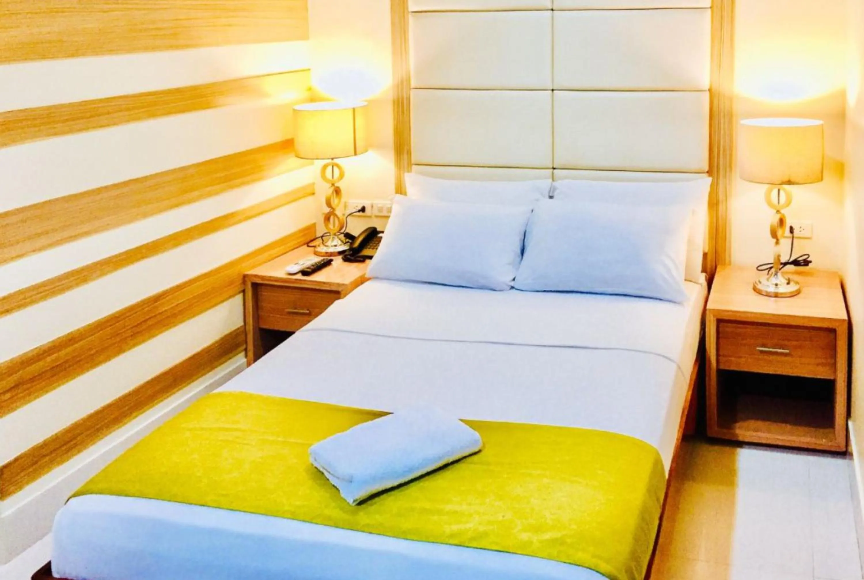 Bed in RedDoorz Plus @ ABC Landmark Hotel