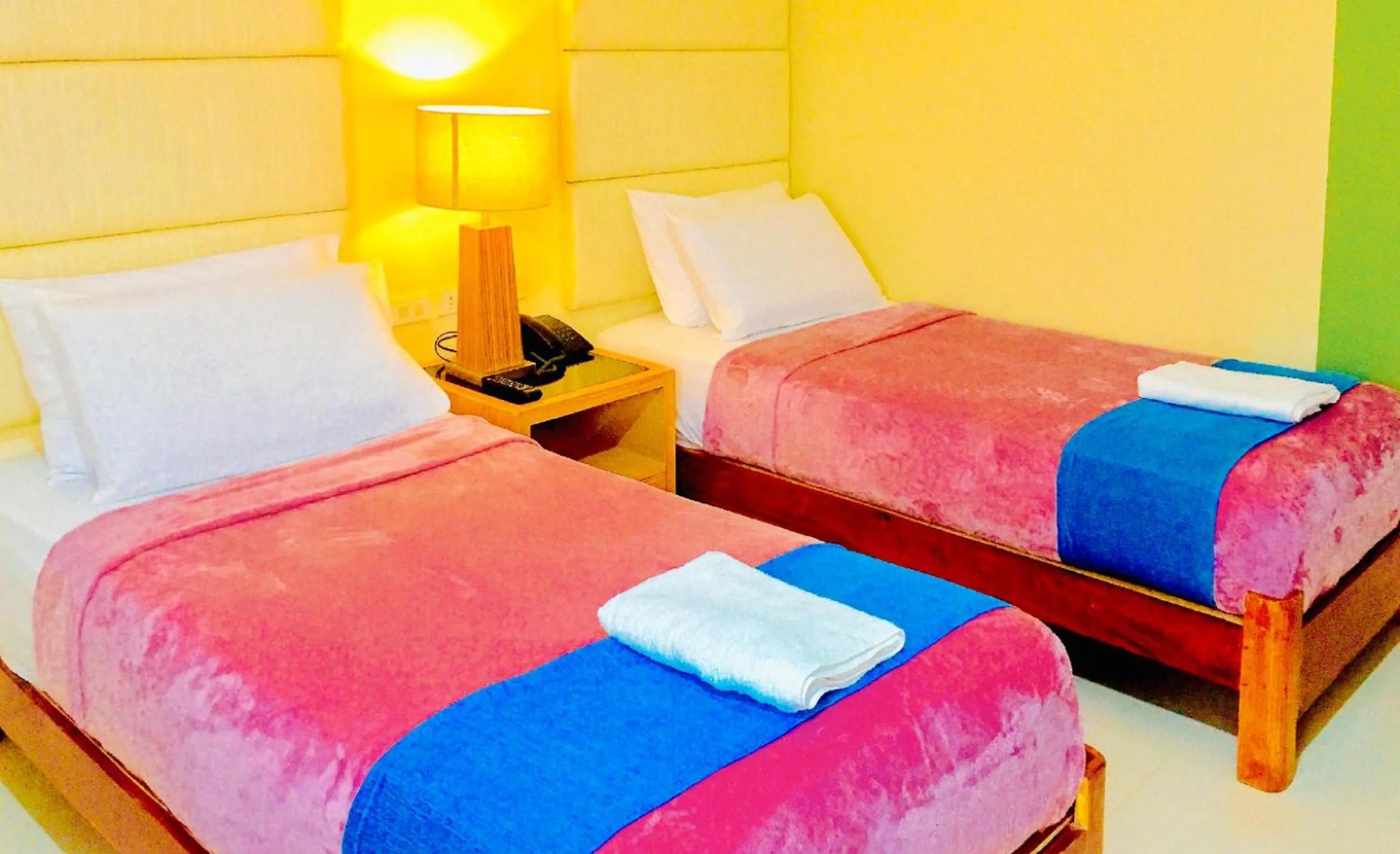 Bed in RedDoorz Plus @ ABC Landmark Hotel