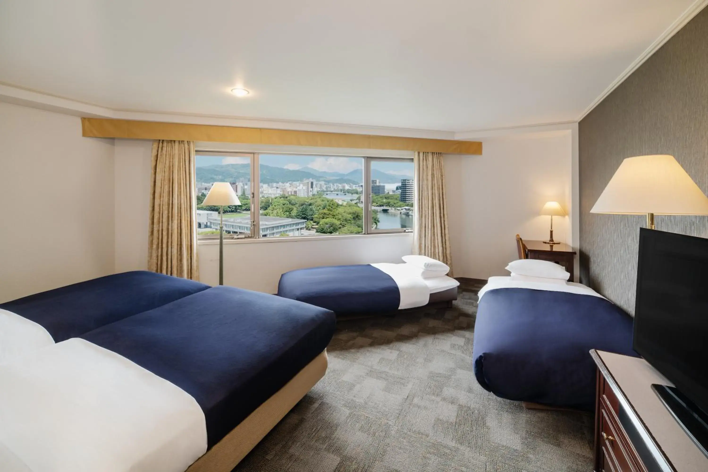 Bed in HOTEL MYSTAYS Hiroshima Peace Park Bed in HOTEL MYSTAYS Hiroshima Peace Park