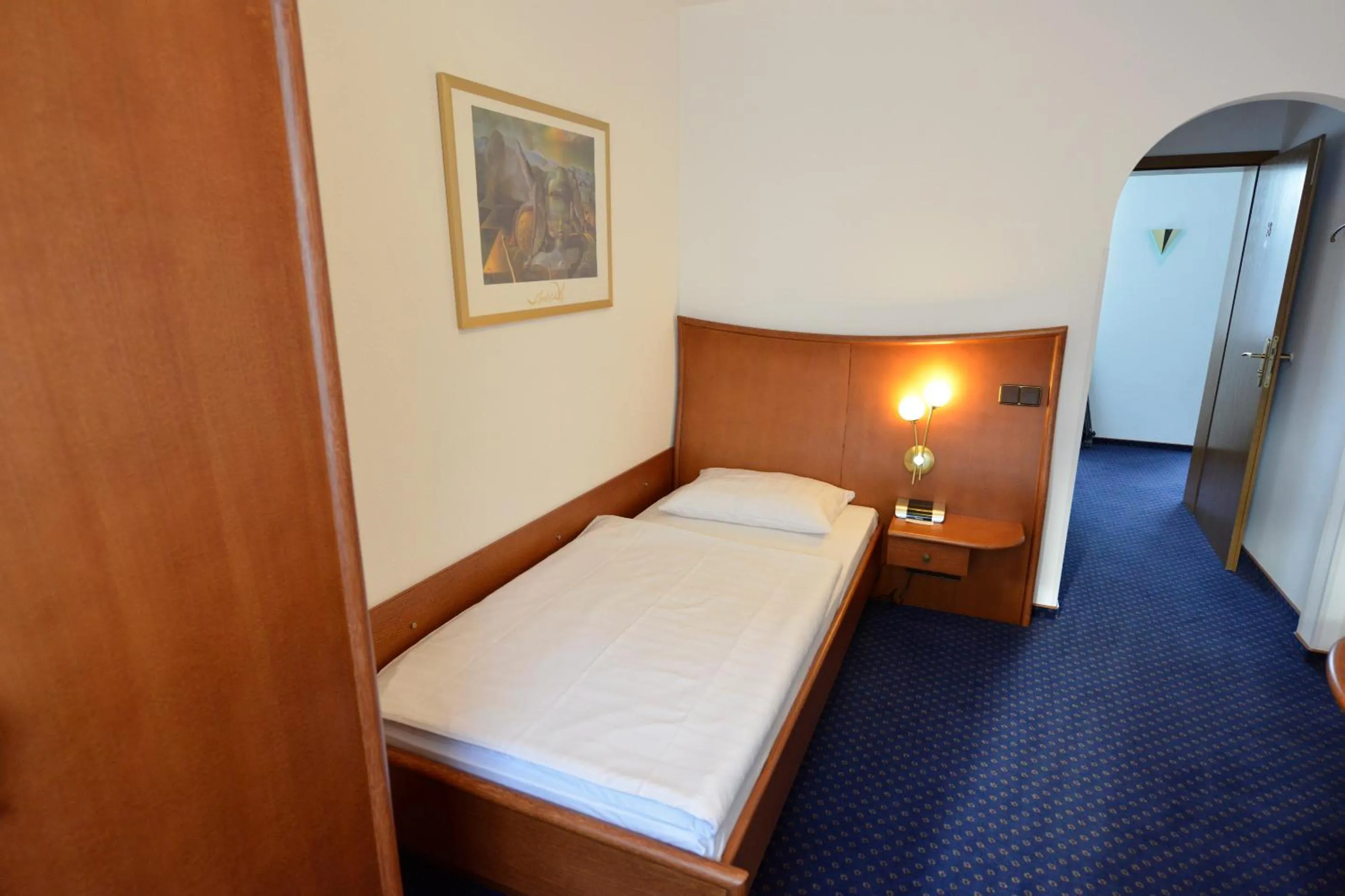 Photo of the whole room, Bed in Trollinger Hof