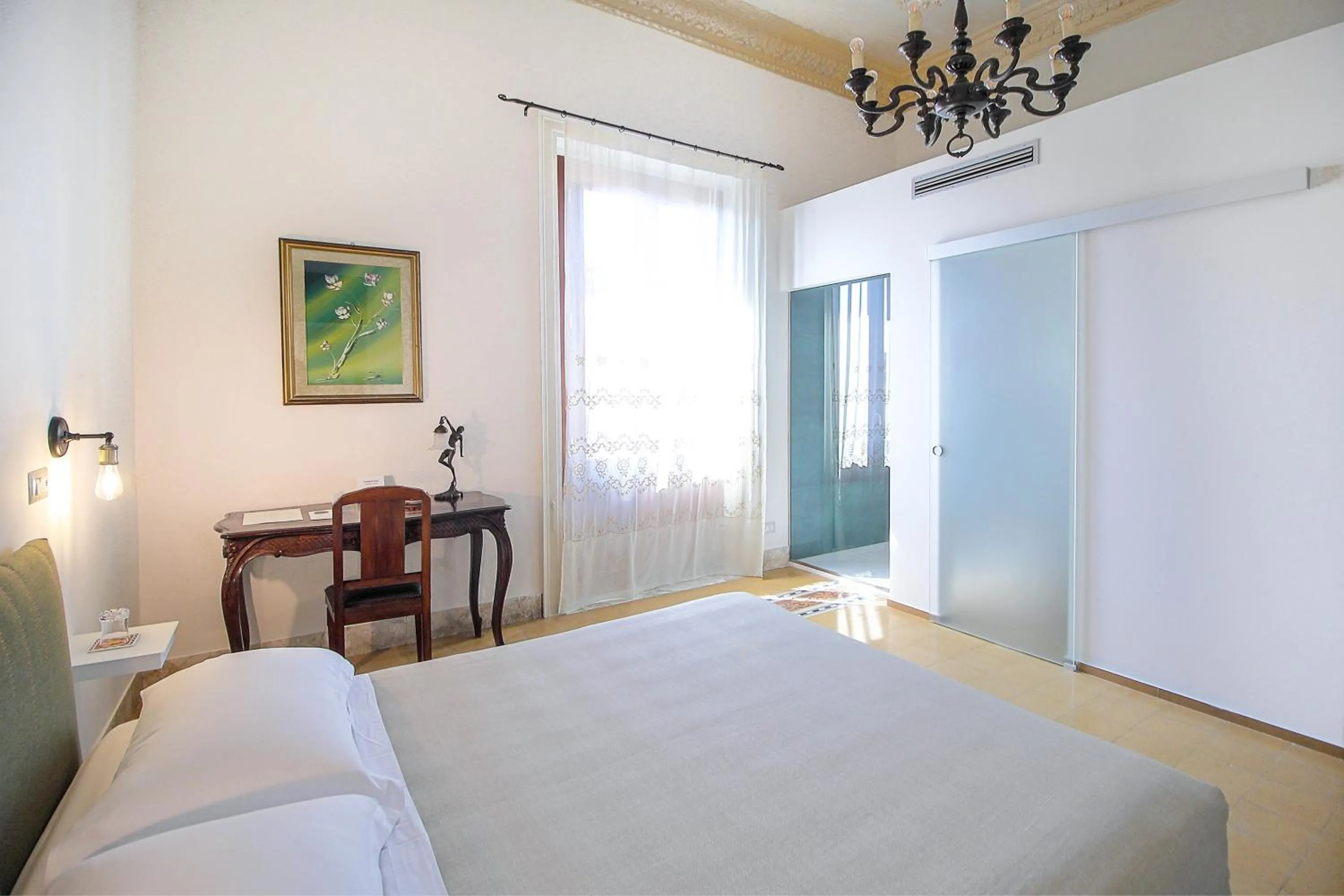 Photo of the whole room, Bed in DOMUS ALERIA Deluxe Rooms