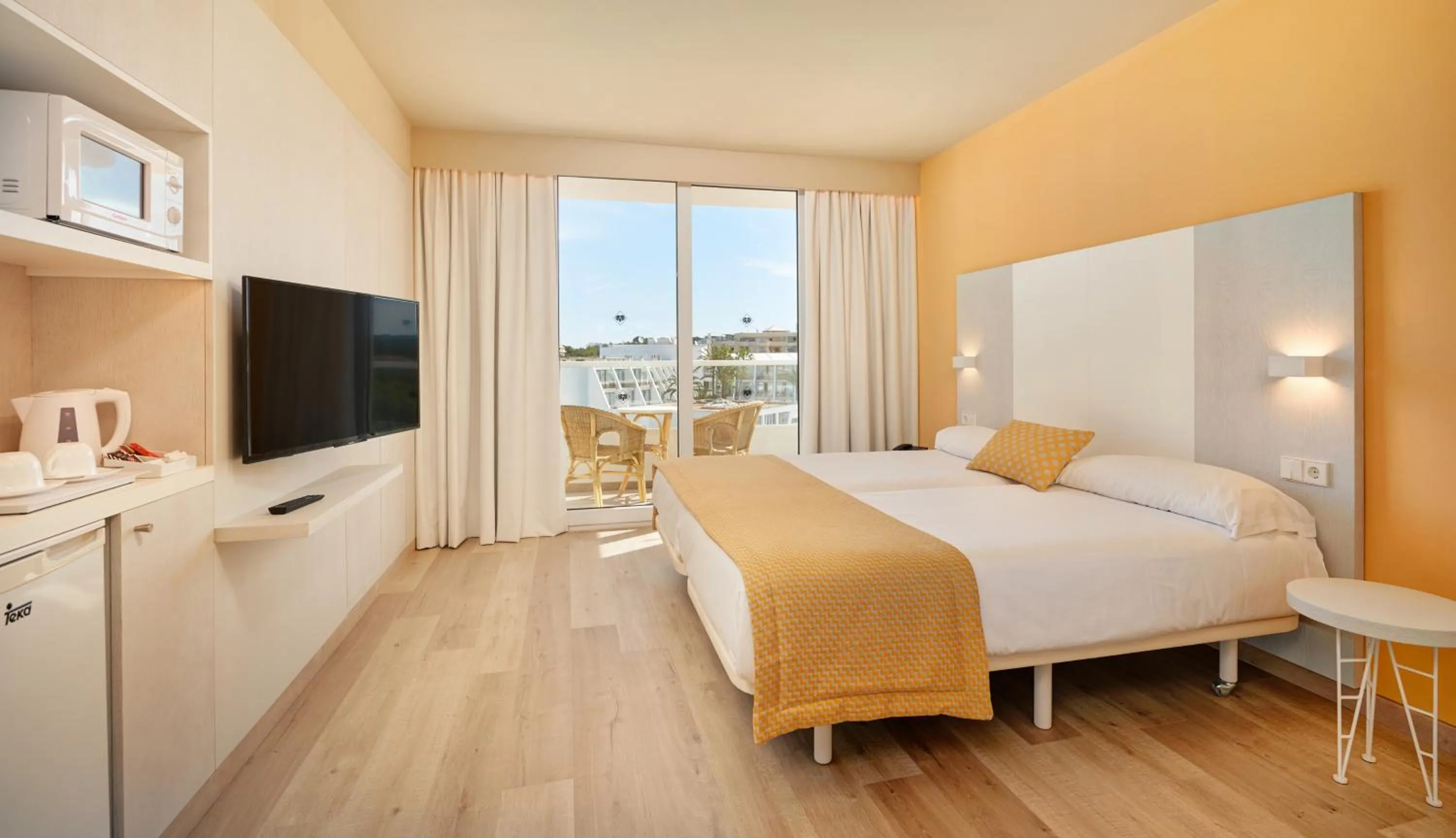 Photo of the whole room, Bed in Protur Vista Badia