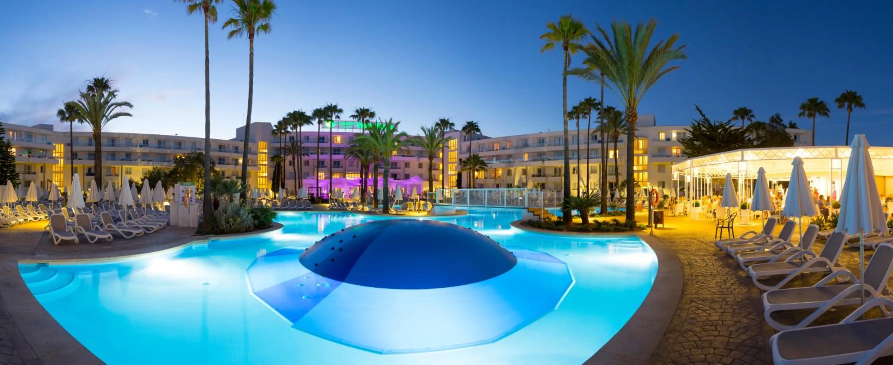 Swimming pool in Protur Vista Badia