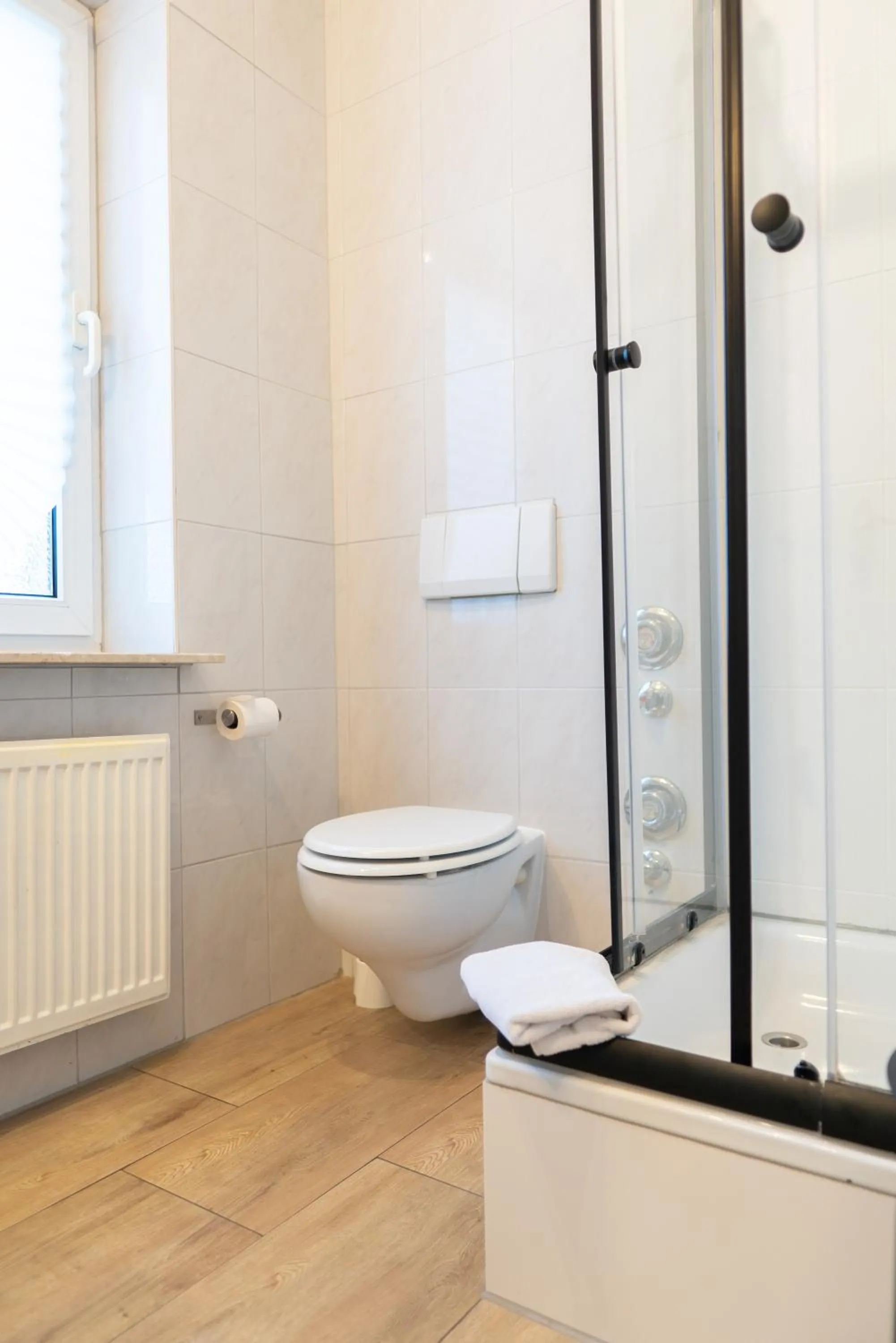 Shower in Apartment Hotel Lindeneck