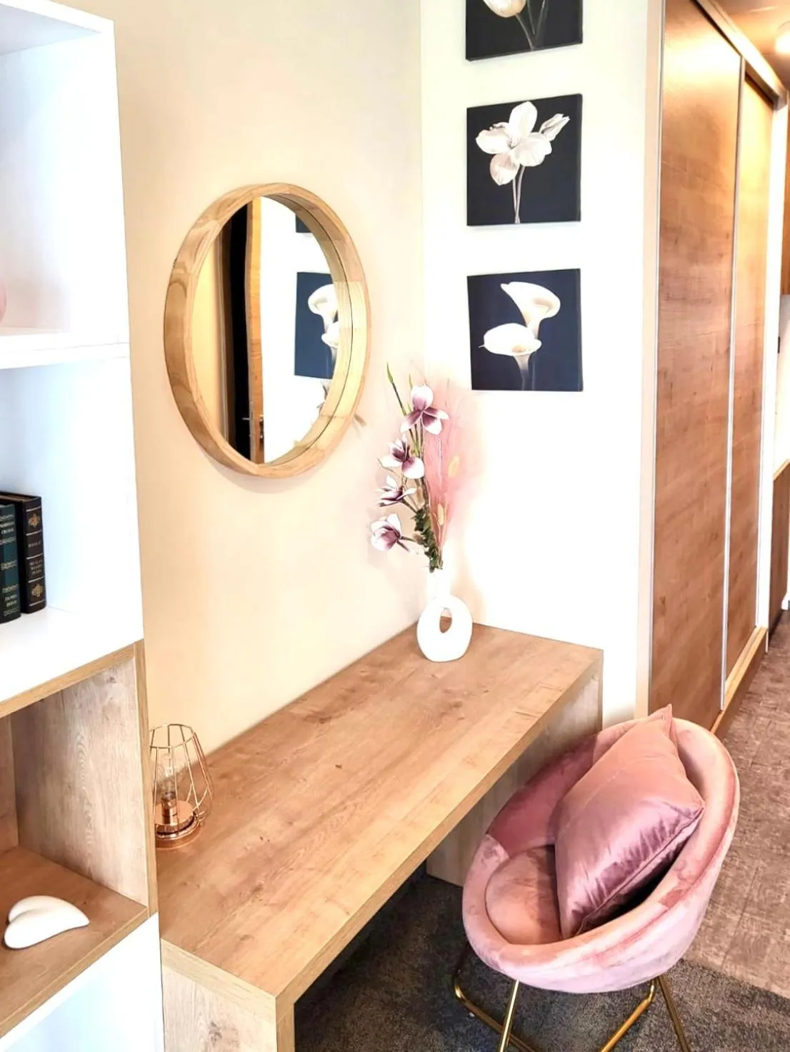 Seating area in LikeDaheim Apartments