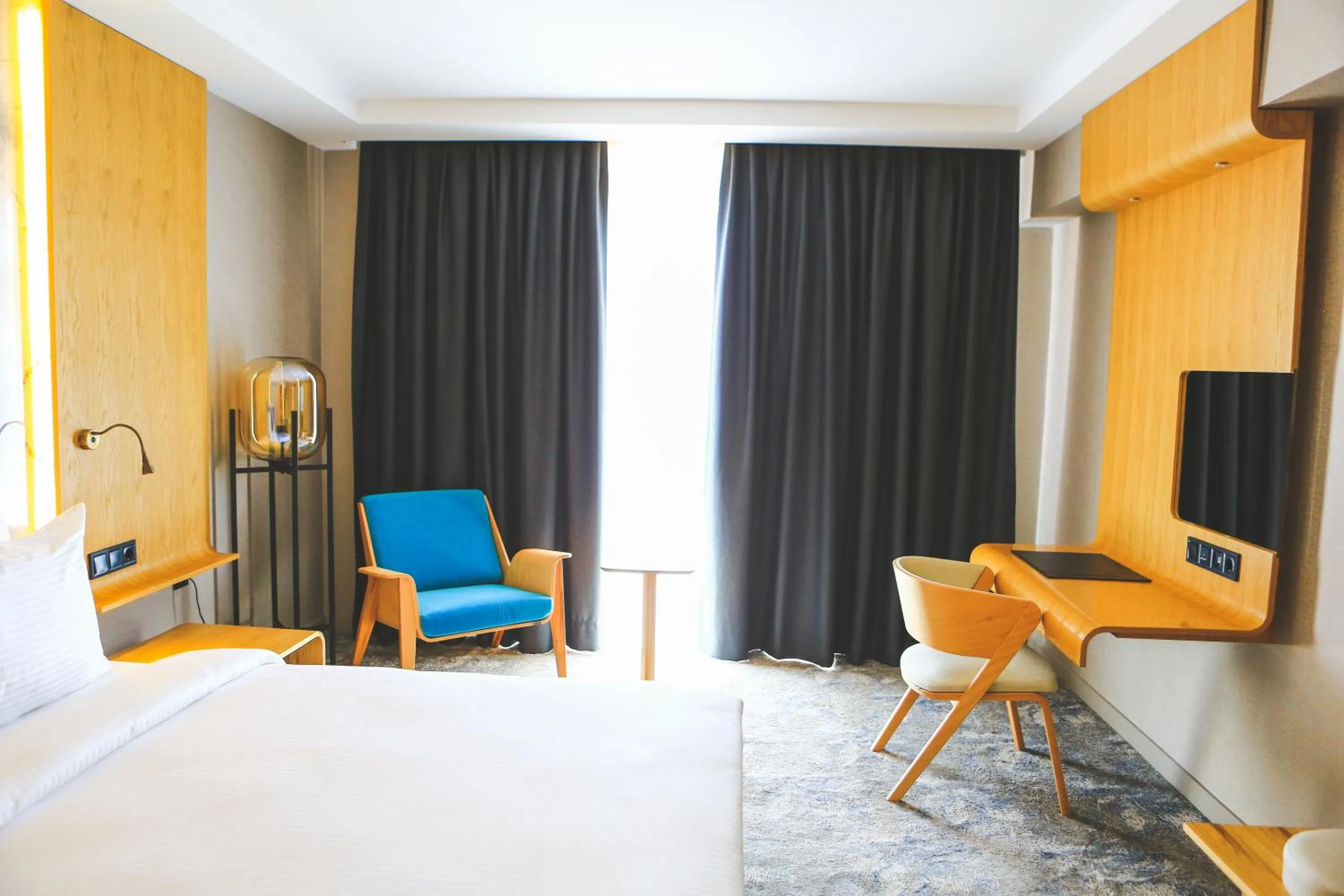 Communal lounge/ TV room, Bed in Grande Arte Hotel