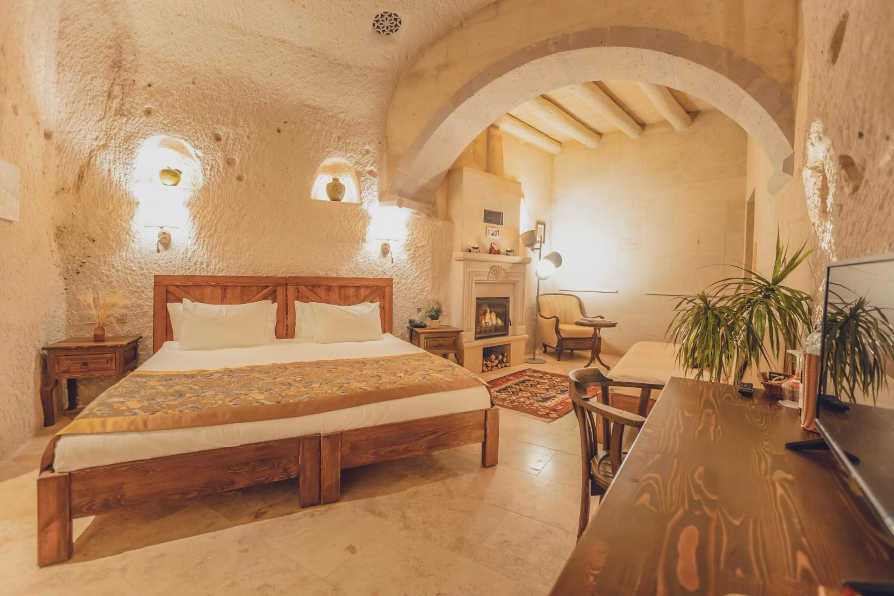 flat iron, Bed in Peristyle Cave Cappadocia- Special Class
