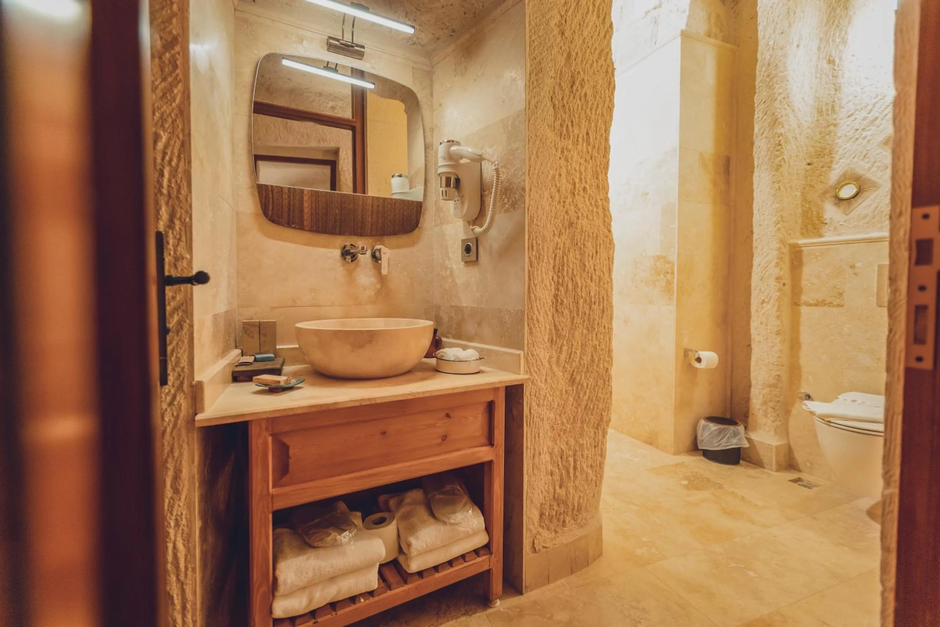 Bathroom in Peristyle Cave Cappadocia- Special Class