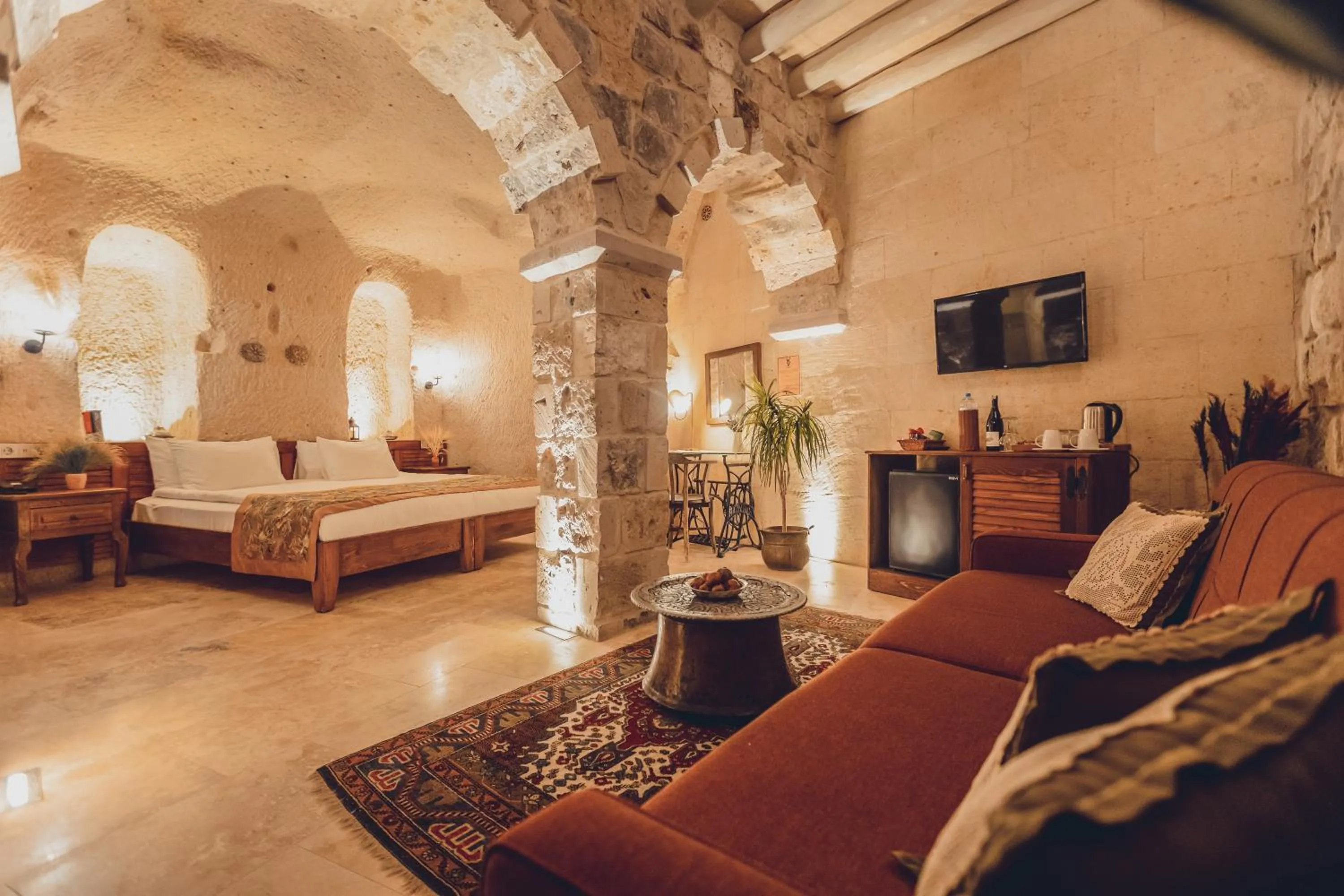 Bed in Peristyle Cave Cappadocia- Special Class