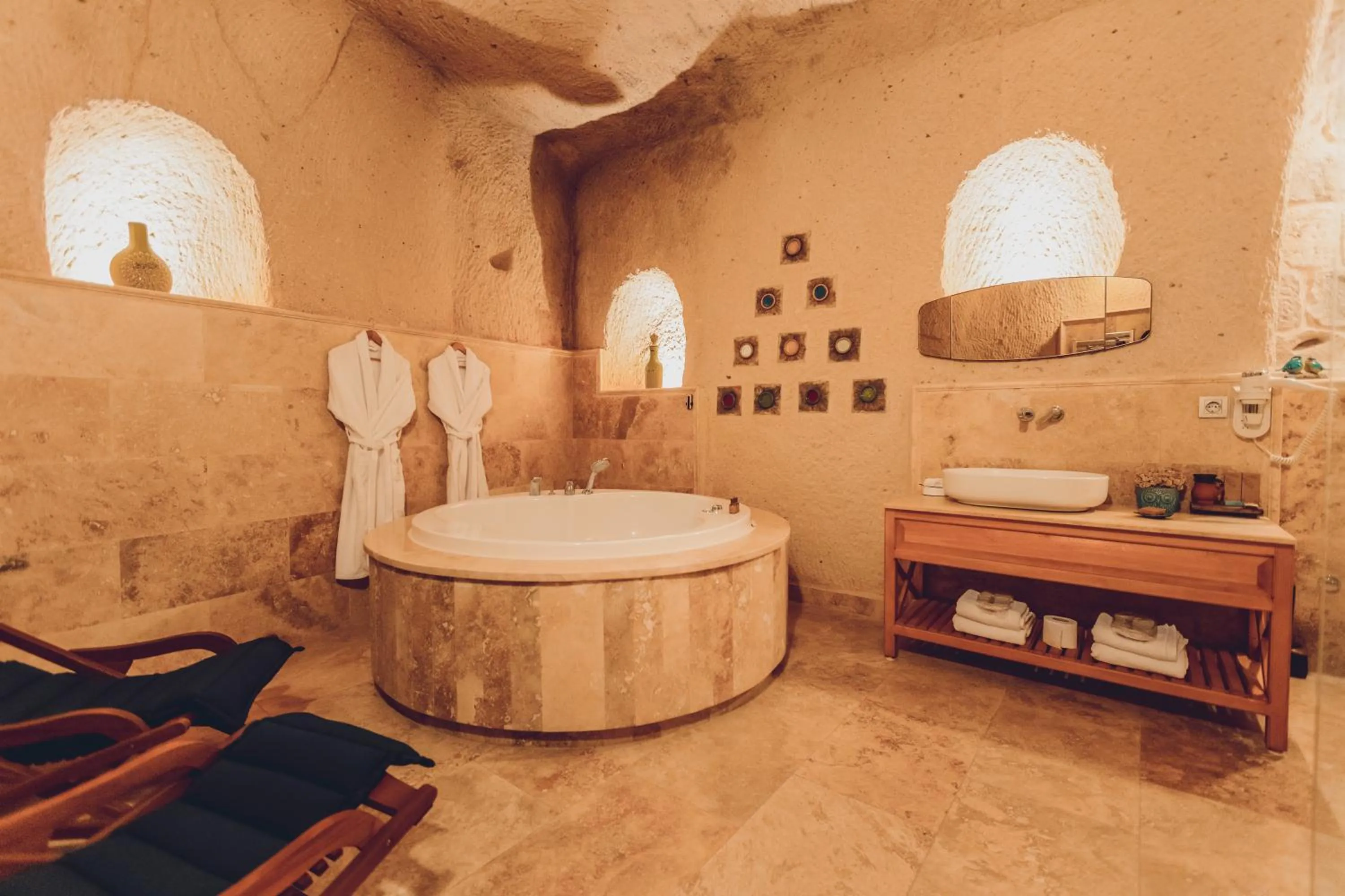 Hot Tub in Peristyle Cave Cappadocia- Special Class