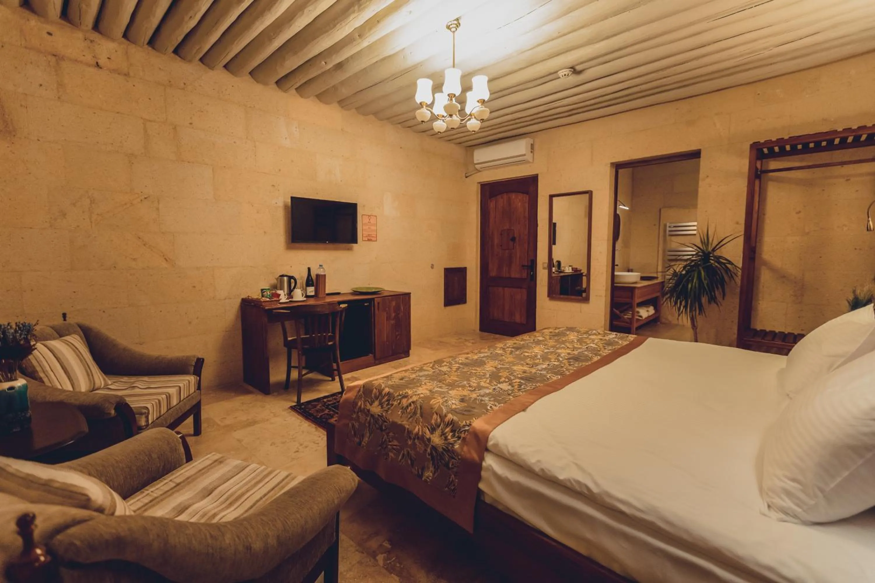 Photo of the whole room, Bed in Peristyle Cave Cappadocia- Special Class