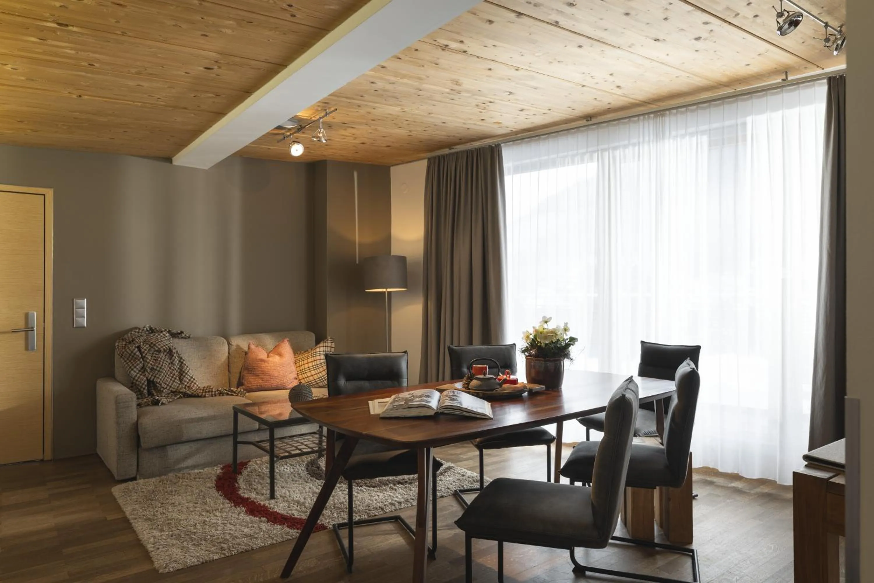 Living room in Skihotel Galzig B&B