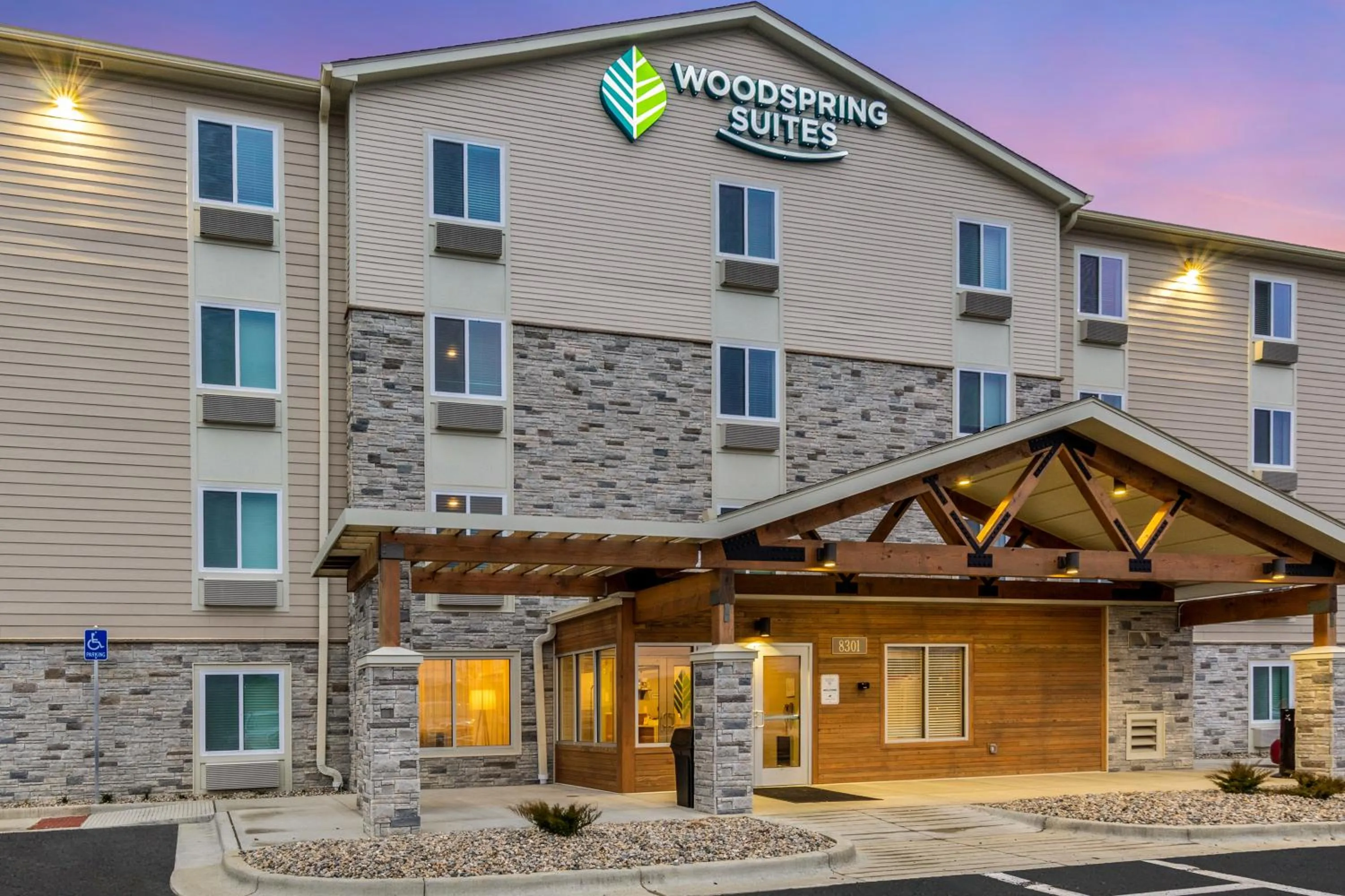 Facade/entrance in WoodSpring Suites Gurnee - Chicago