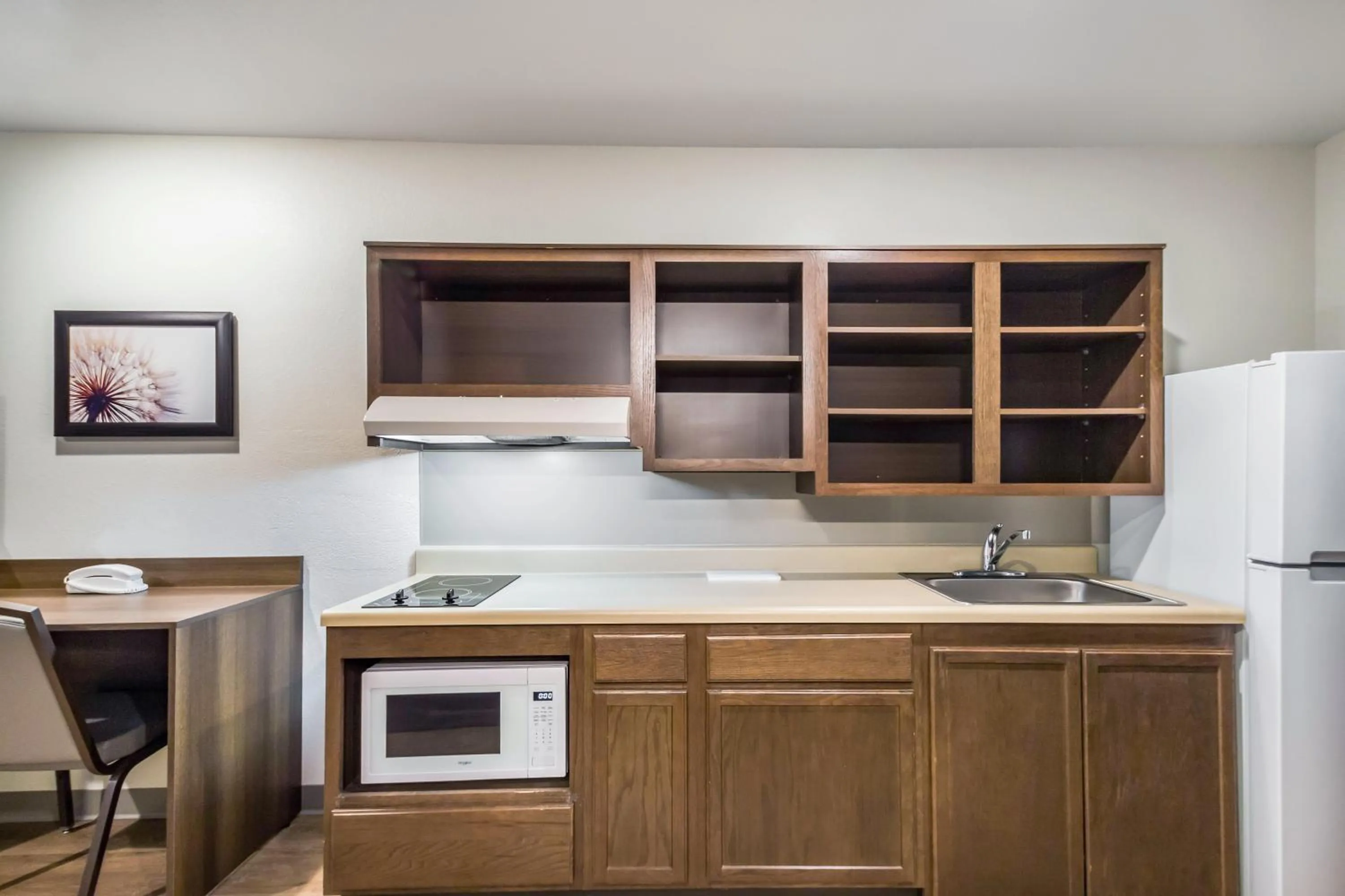 Kitchen or kitchenette in WoodSpring Suites Gurnee - Chicago