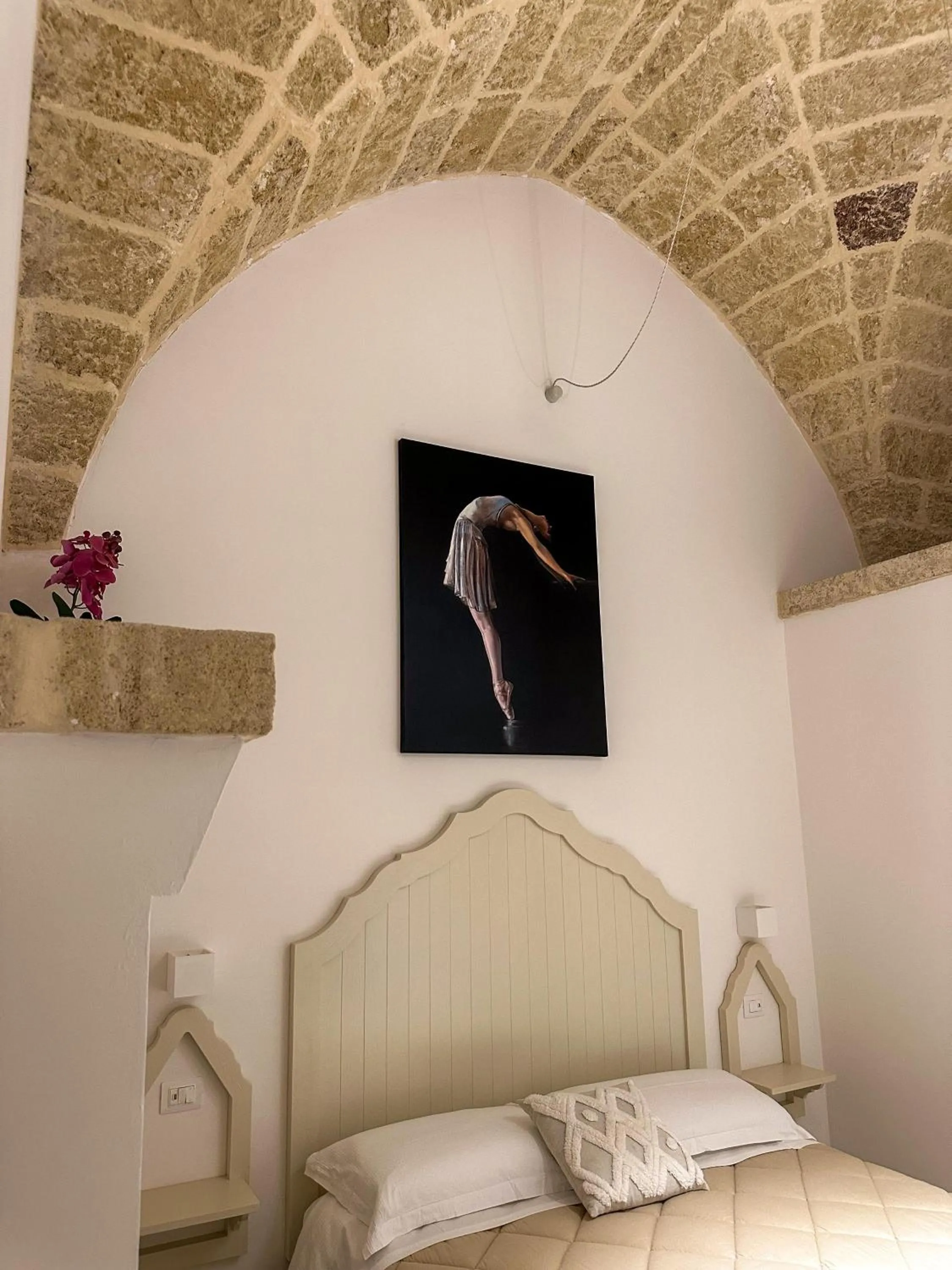 Photo of the whole room, Bed in Palazzo Alma luxury rooms