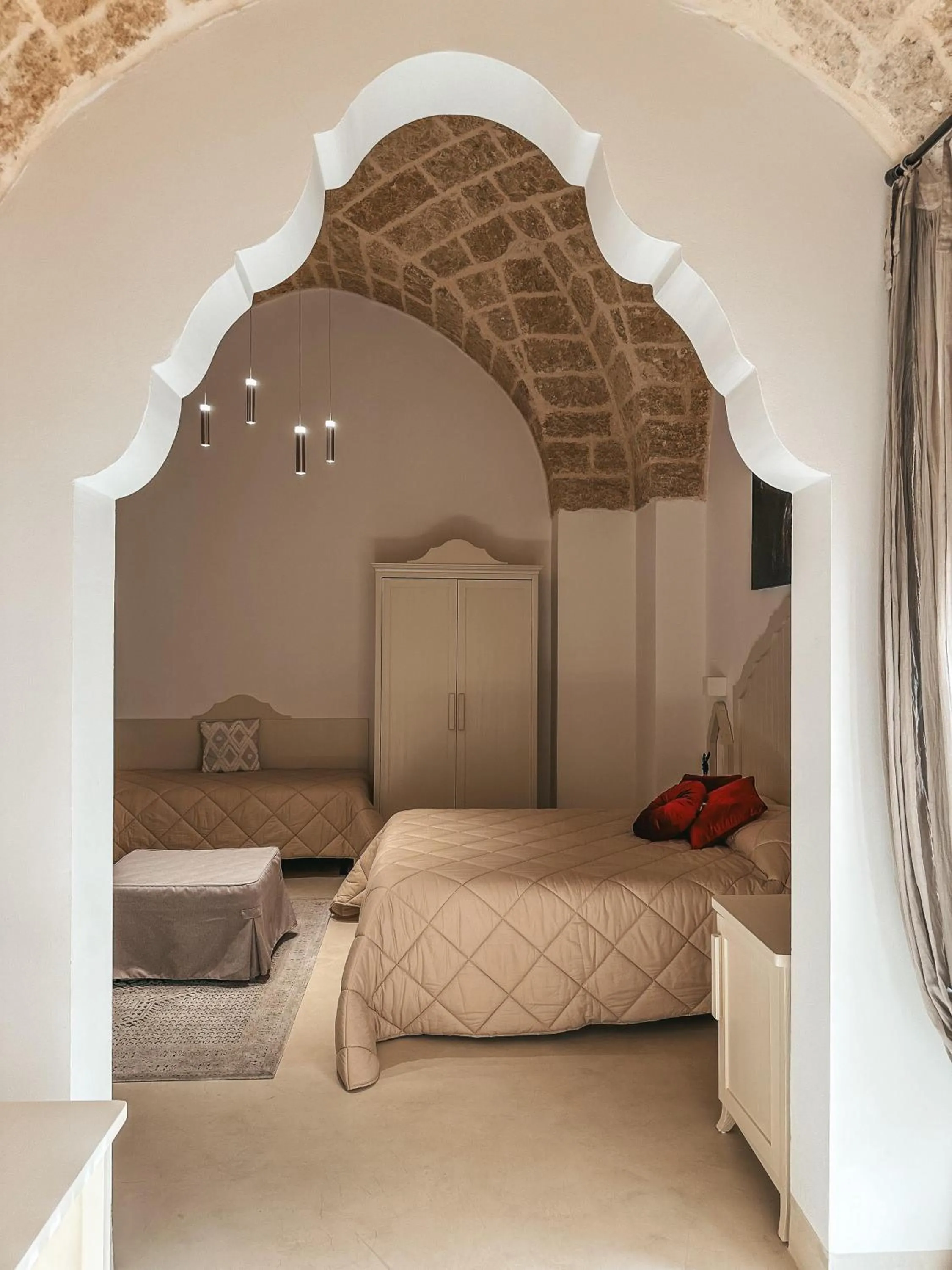 Photo of the whole room, Bed in Palazzo Alma luxury rooms