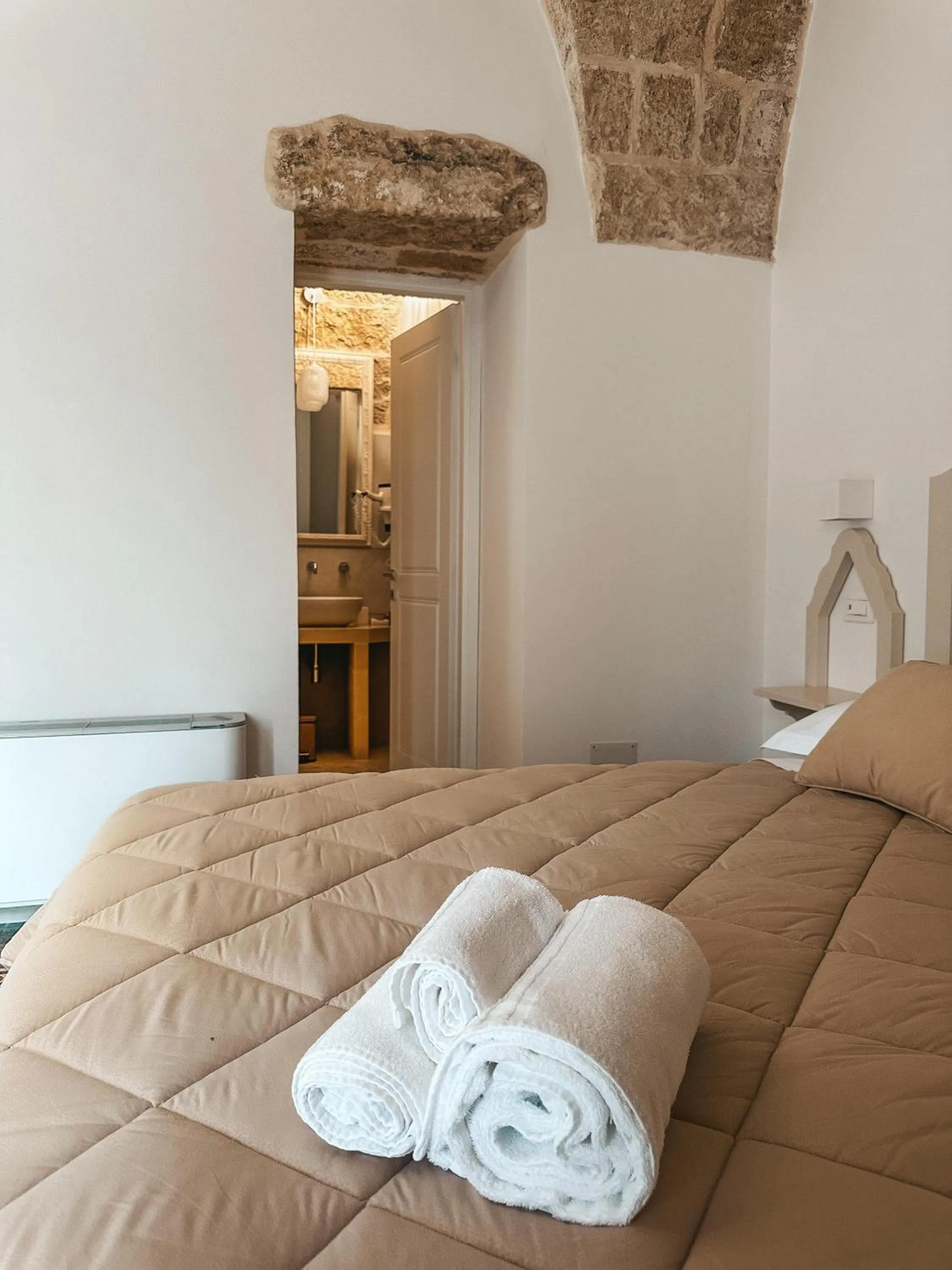Photo of the whole room, Bed in Palazzo Alma luxury rooms