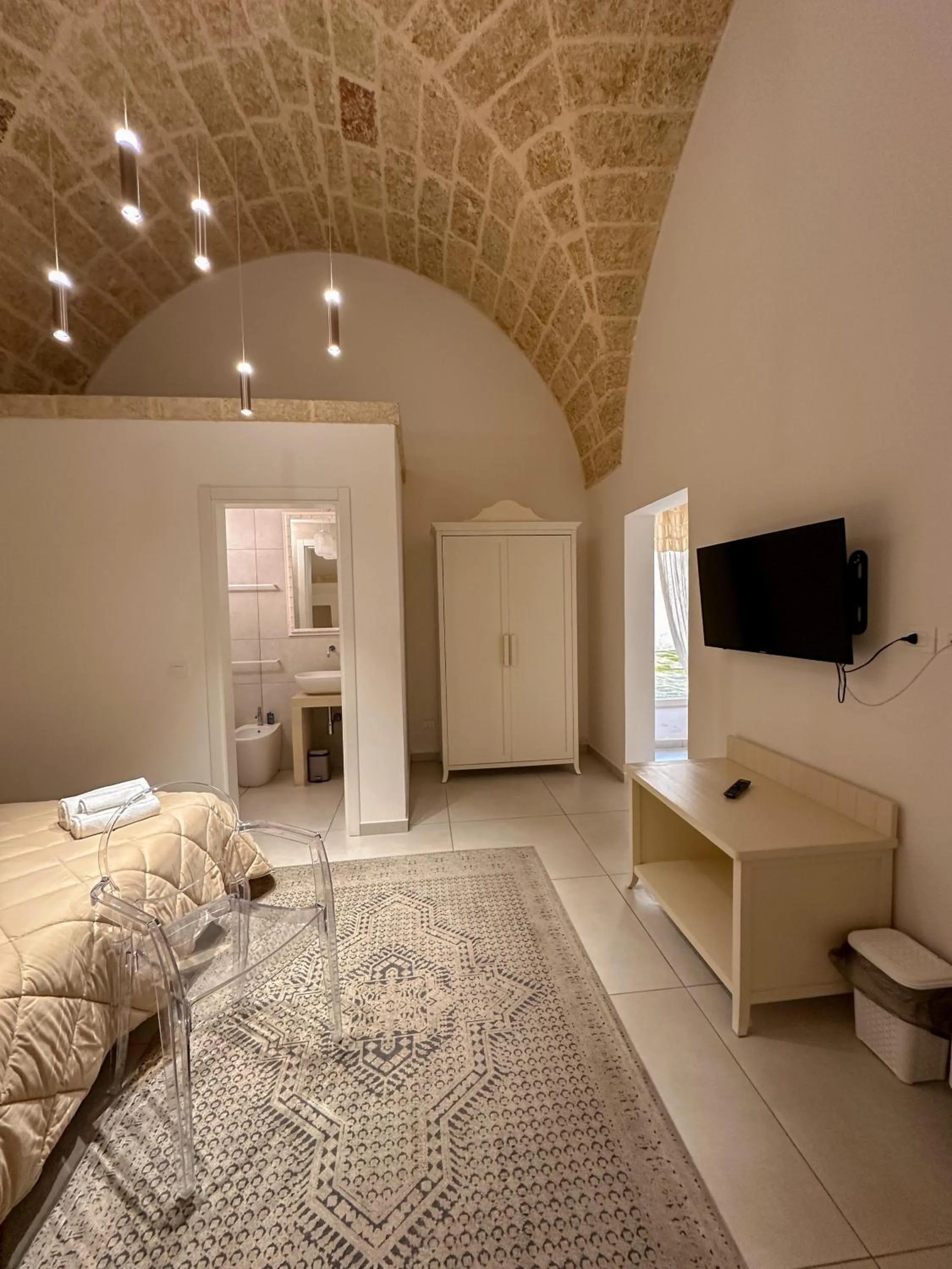 Photo of the whole room, Bed in Palazzo Alma luxury rooms