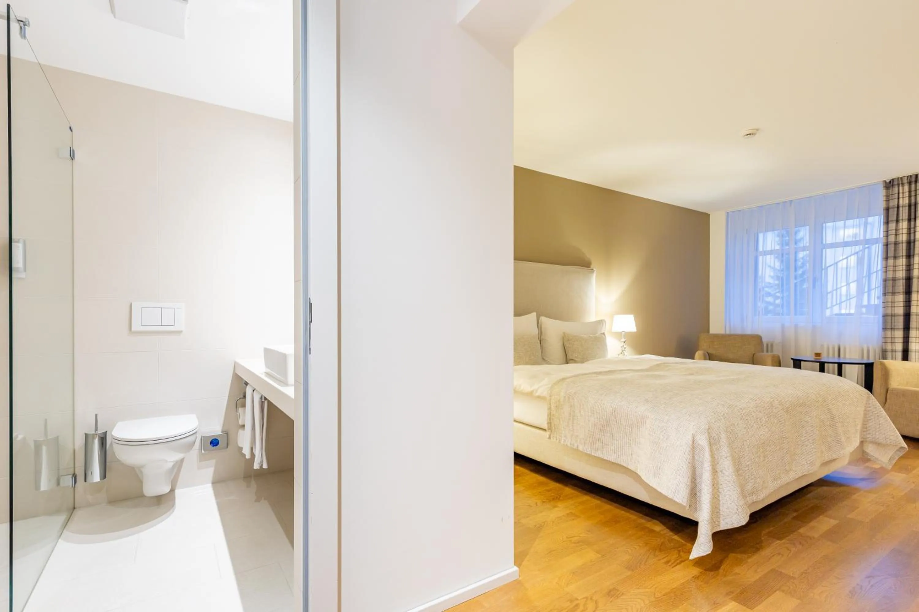 Bathroom, Bed in Hotel Edelweiss