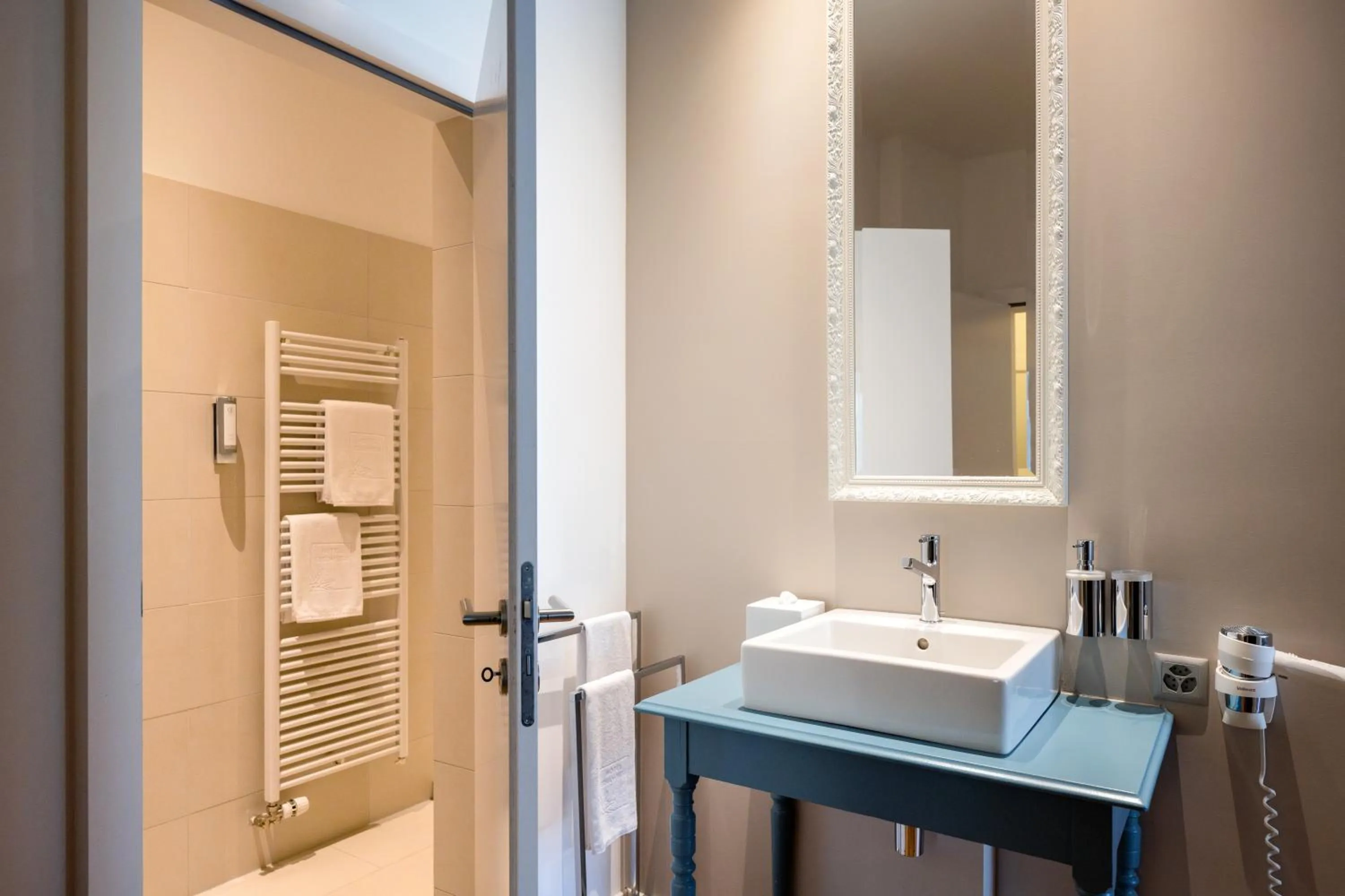 Bathroom in Hotel Edelweiss