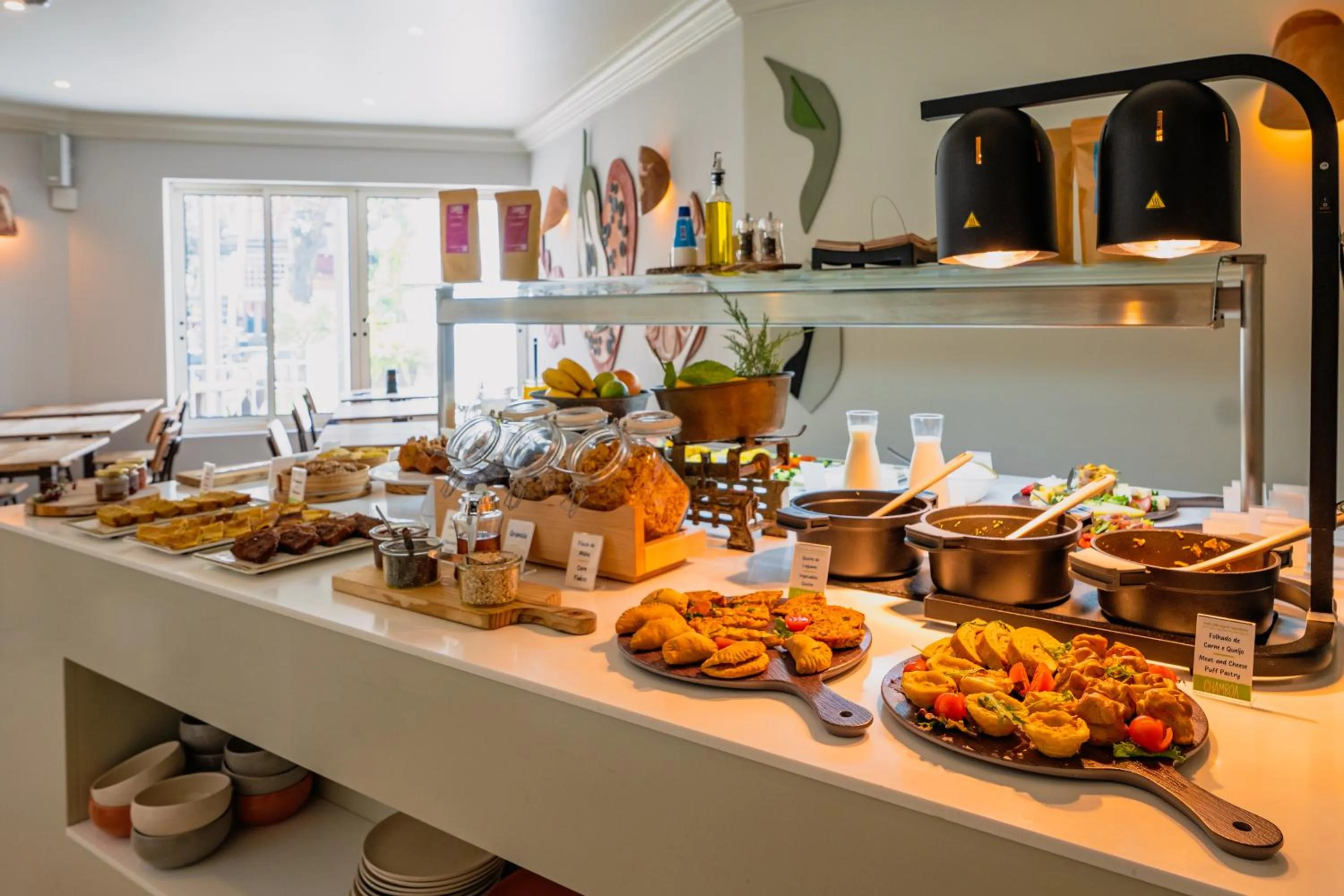 Breakfast in Jardim da Lapa by Shiadu