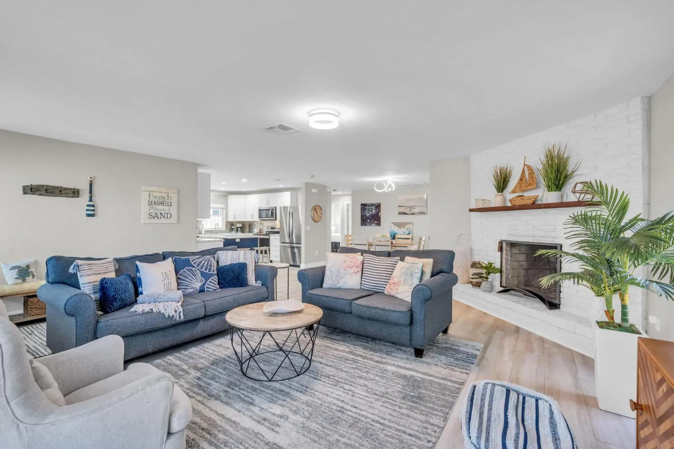 Relax Poolside & Walk or Bike to the Beach From This Amazing Naples Pool Home! Relax Poolside & Walk or Bike to the Beach From This Amazing Naples Pool Home!