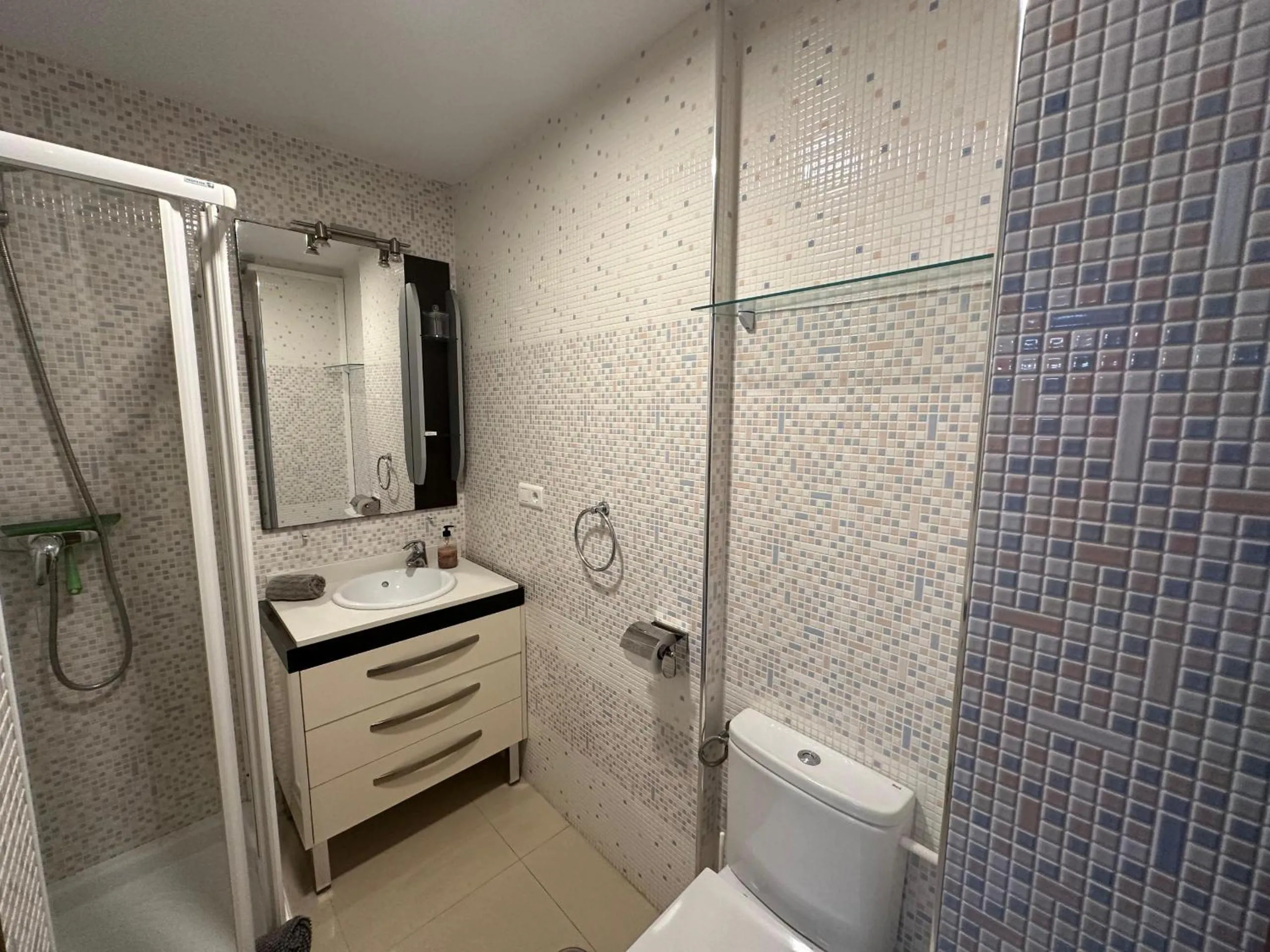 Bathroom in R1345 Carabeo 1-42, Access to the Beach