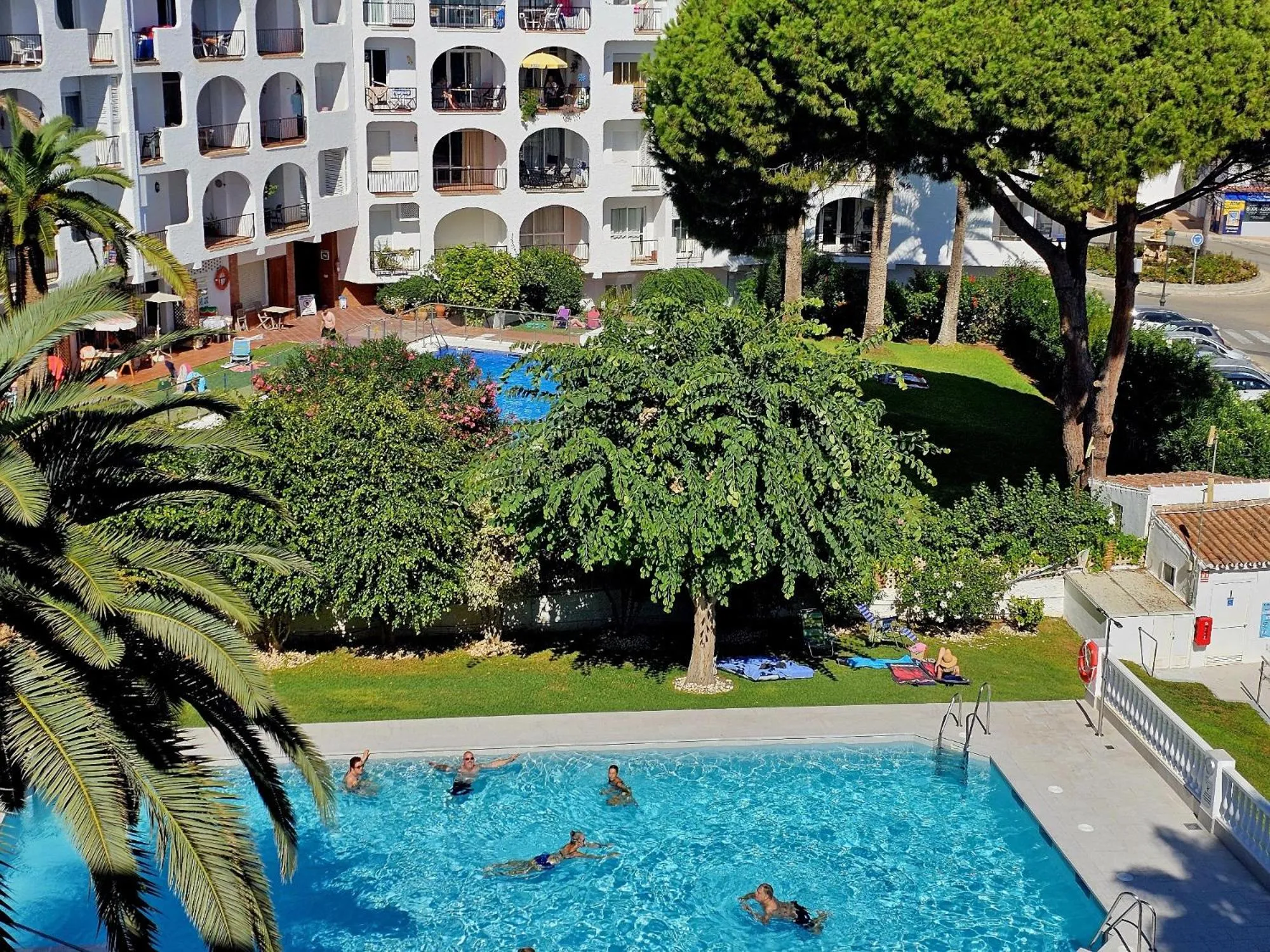 Swimming pool in R1345 Carabeo 1-42, Access to the Beach