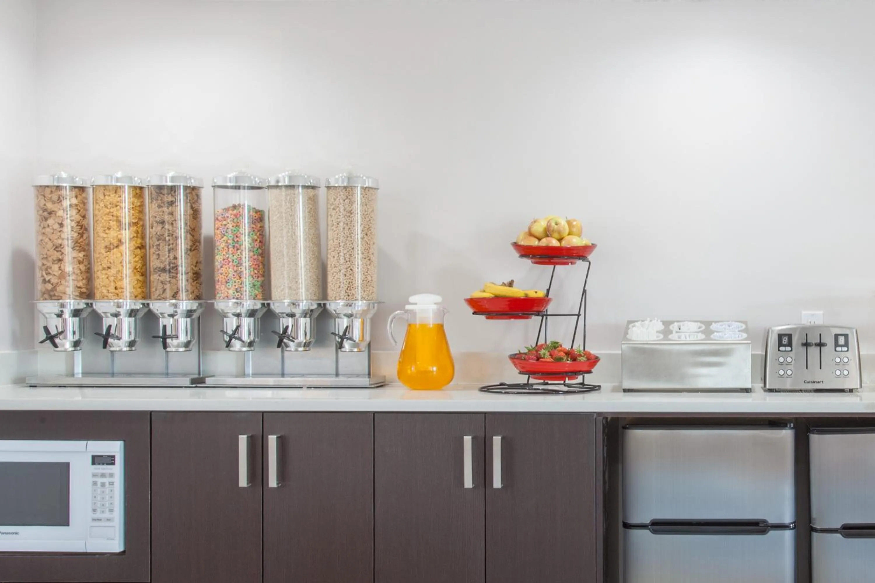 Breakfast in Econo Lodge Inn & Suites