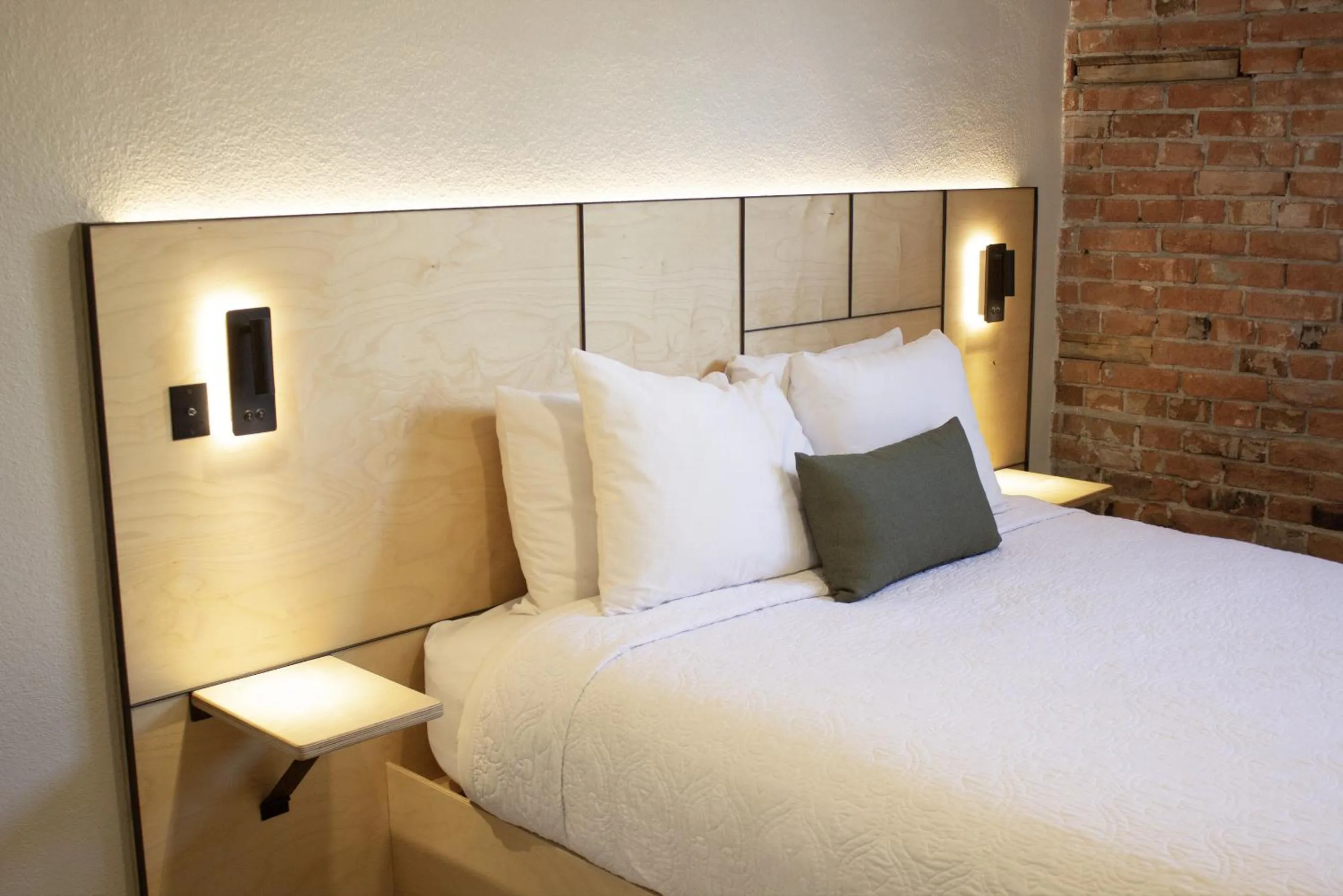 Bedroom, Bed in Leland House Suites of Durango