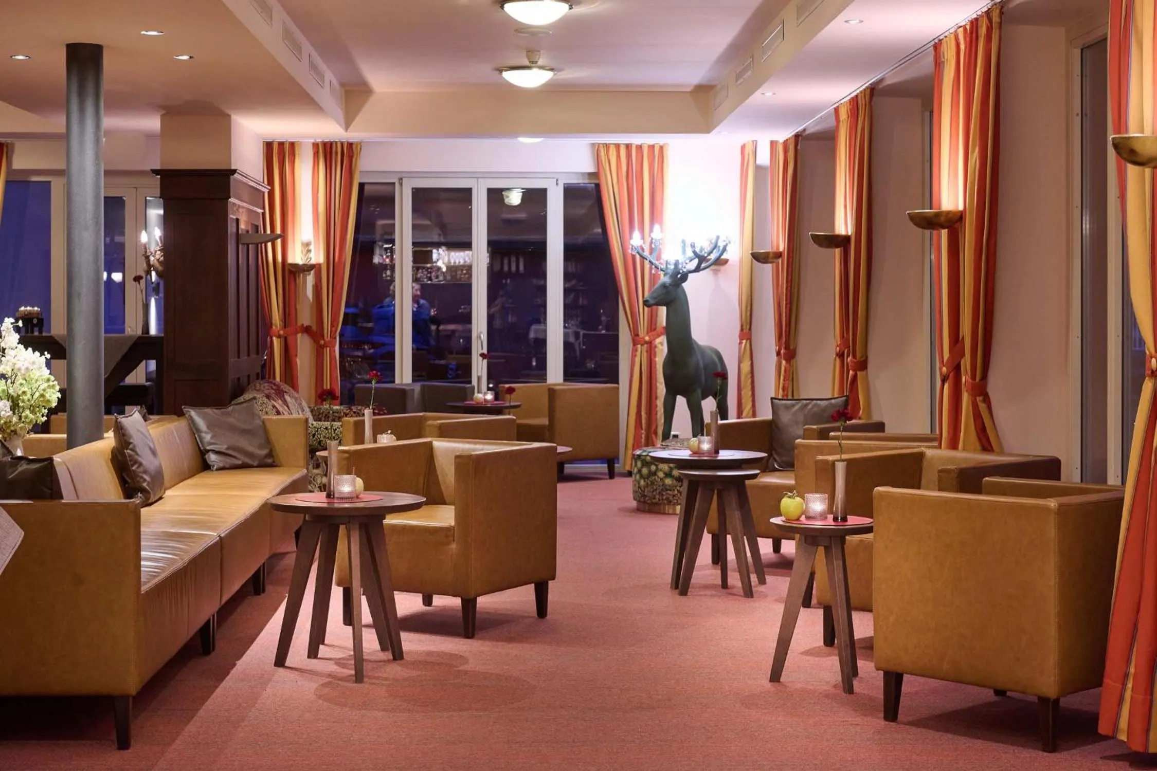 Lounge or bar in Das Hotel Eden - Das Aktiv- & Wohlfühlhotel in Tirol auf 1200m Höhe