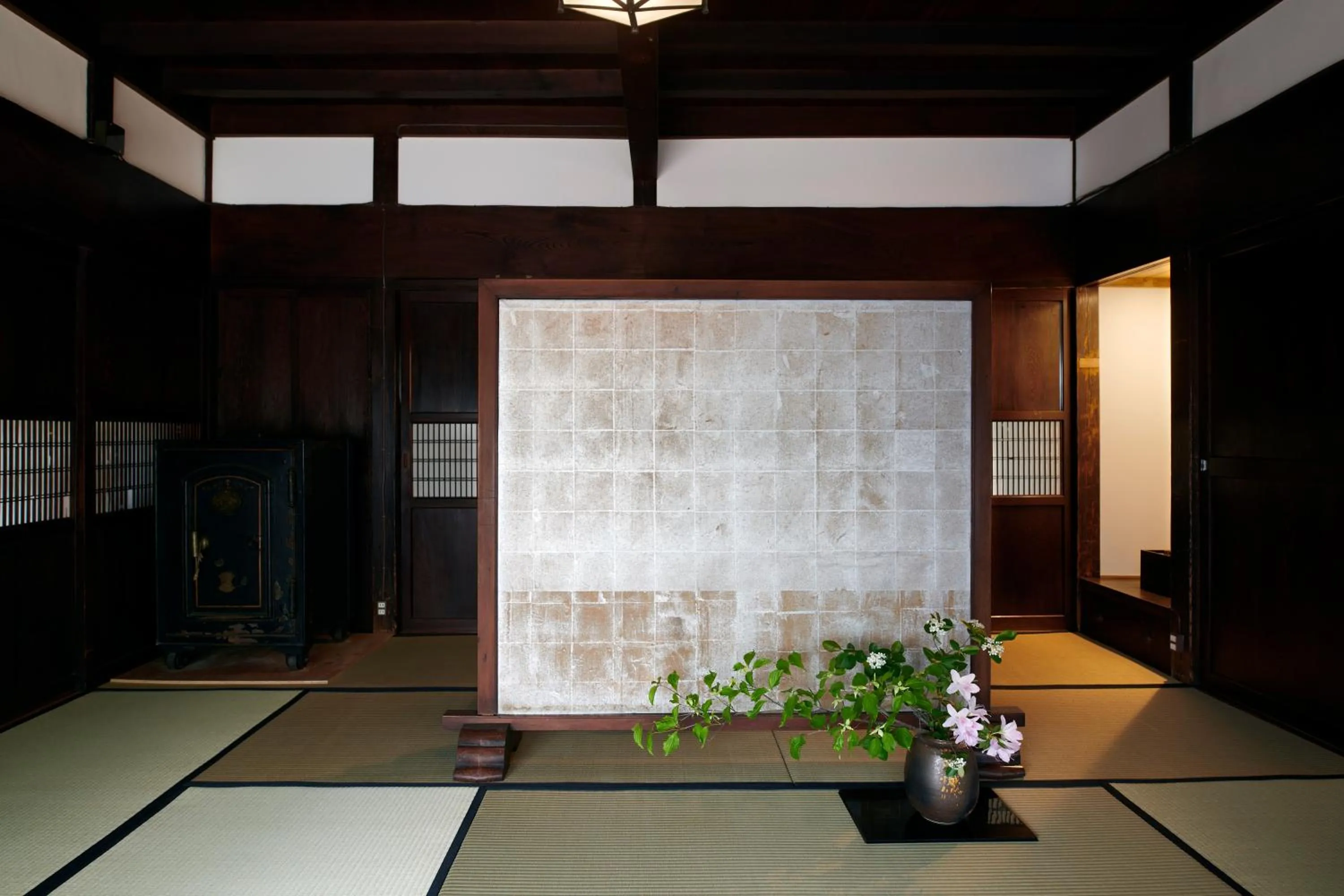 Photo of the whole room in Shirafuji