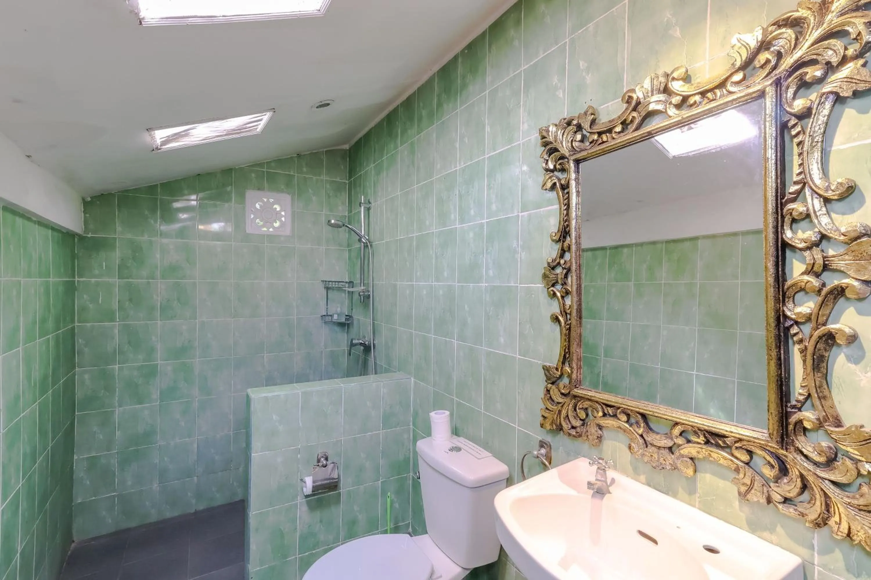 Shower in Taman Lituhayu Cottages Ubud