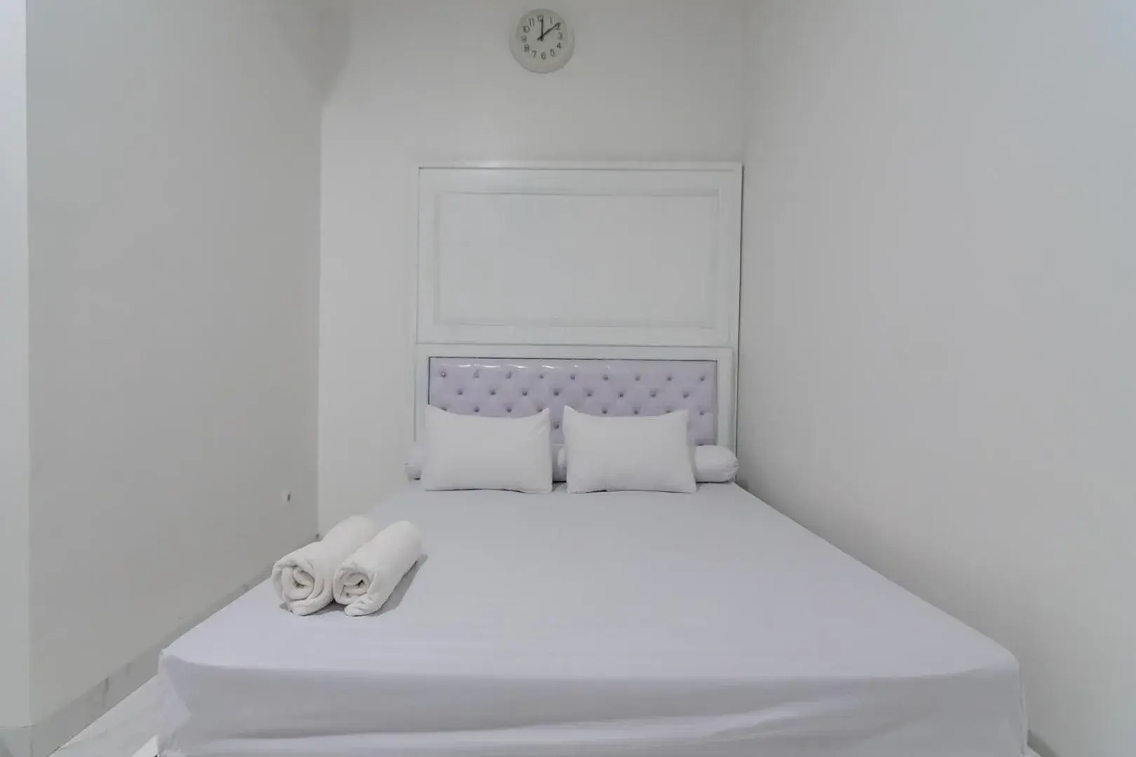 Standard Double Room in Family Homestay Syariah Cirebon Mitra RedDoorz Standard Double Room in Family Homestay Syariah Cirebon Mitra RedDoorz