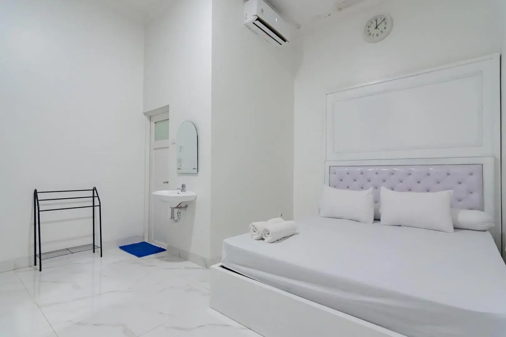 Family Homestay Syariah Cirebon Mitra RedDoorz Family Homestay Syariah Cirebon Mitra RedDoorz