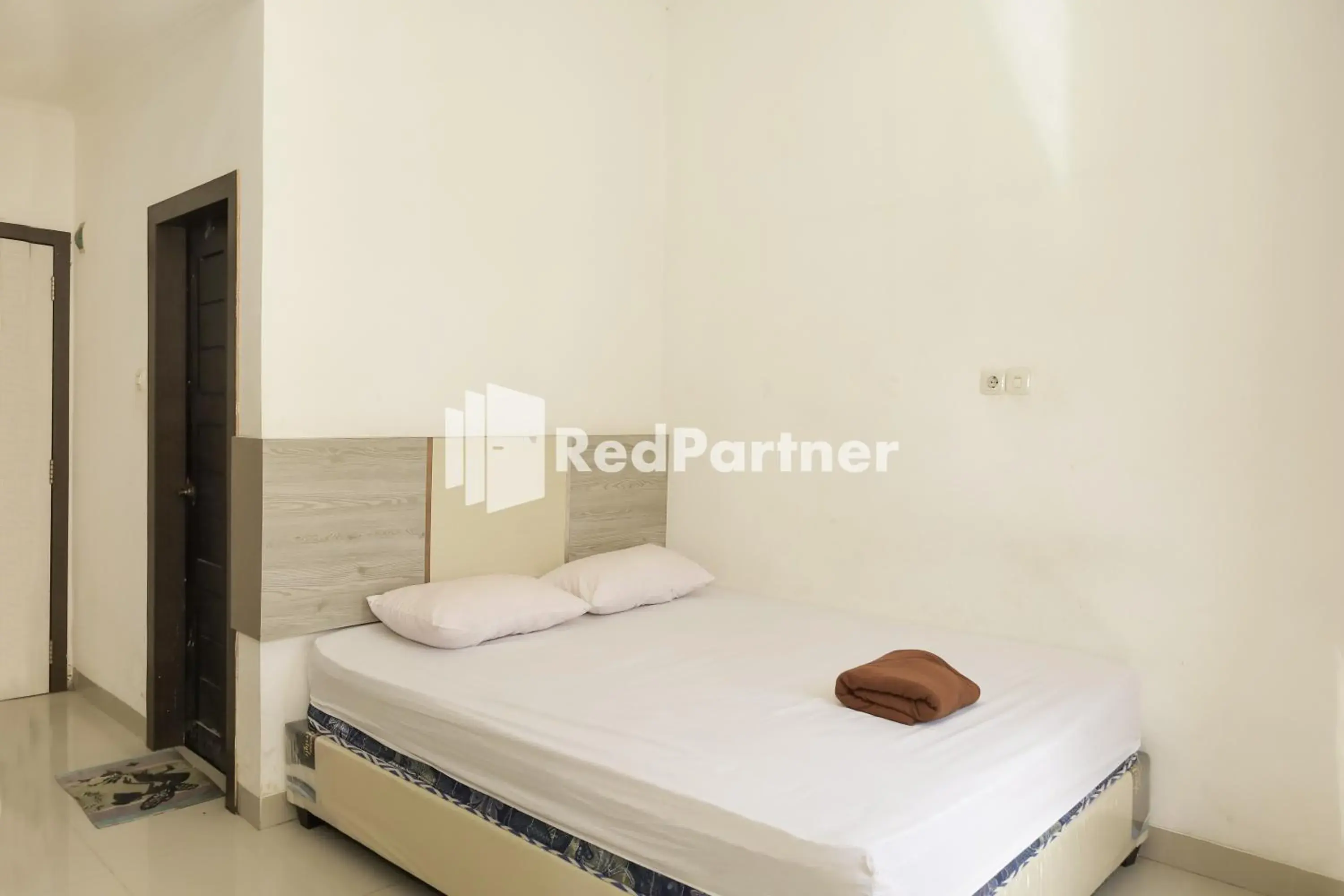 Bedroom, Bed in Radja Homestay Kendari RedPartner Bedroom, Bed in Radja Homestay Kendari RedPartner