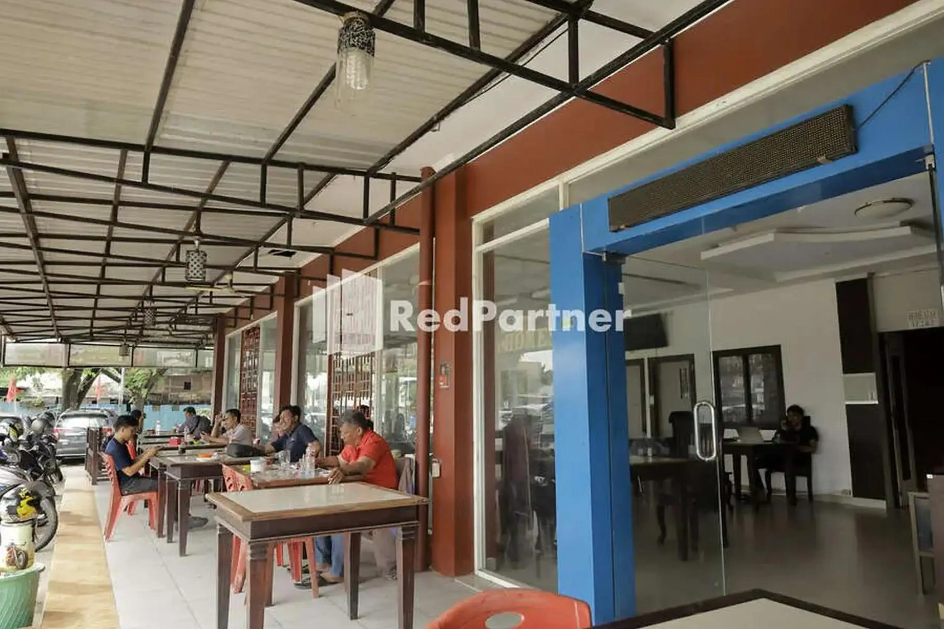 Facade/entrance in Radja Homestay Kendari RedPartner Facade/entrance in Radja Homestay Kendari RedPartner