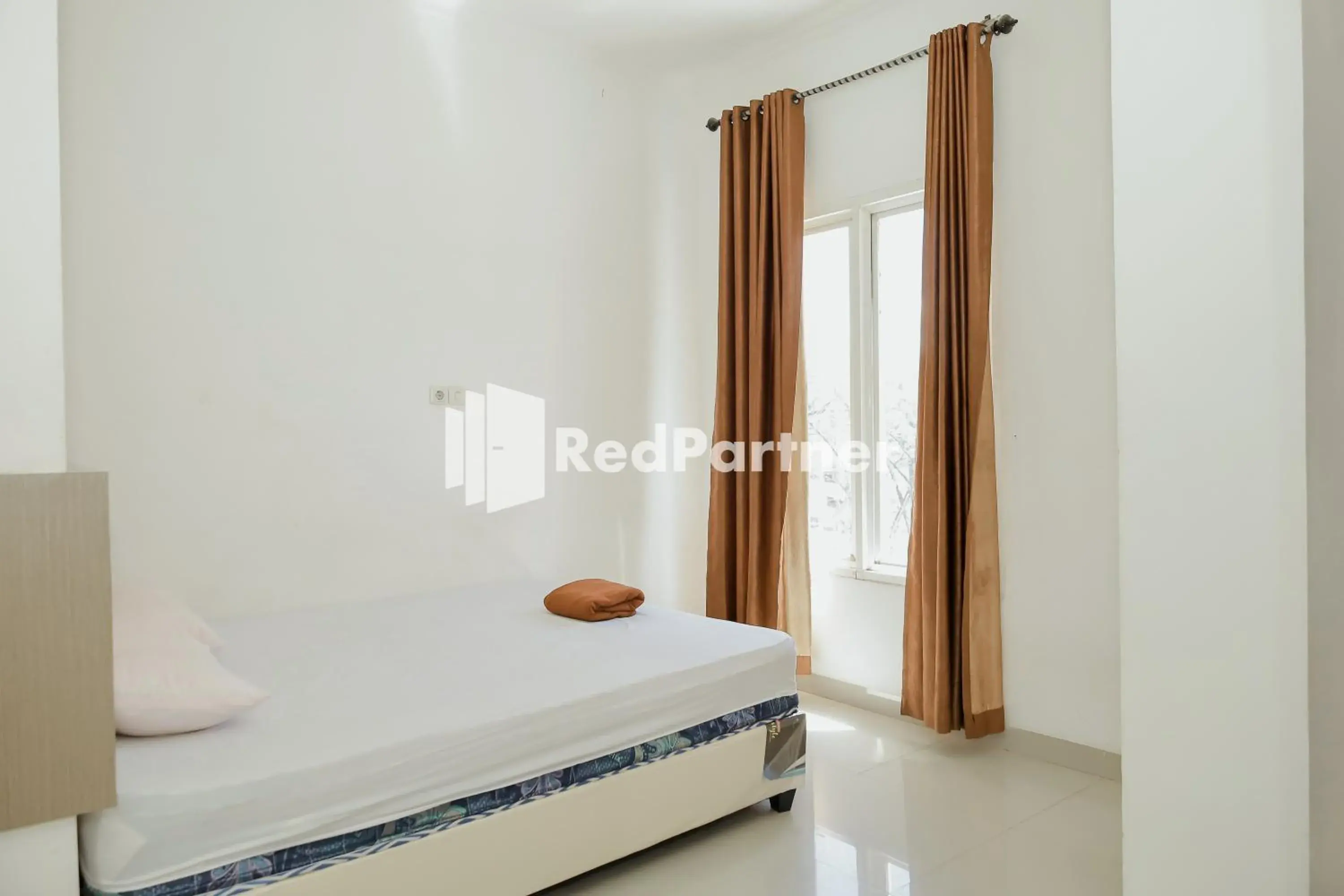 Bedroom, Bed in Radja Homestay Kendari RedPartner Bedroom, Bed in Radja Homestay Kendari RedPartner